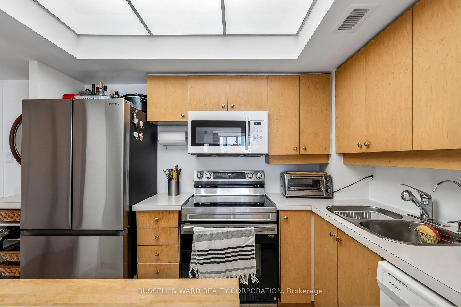 Photo 14 of Unit 911, 65 Scadding Avenue, Toronto, Waterfront Communities — HOMEH