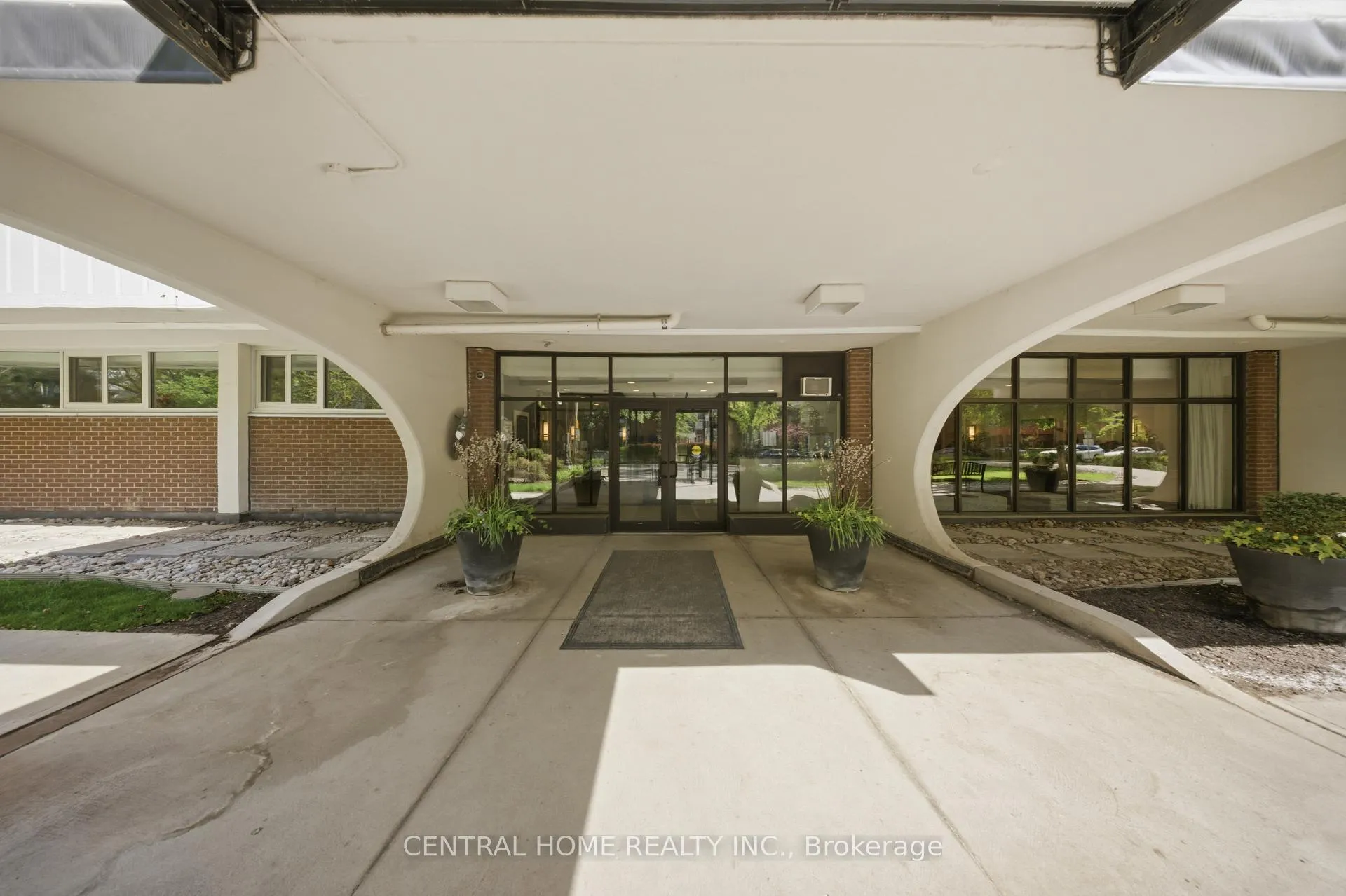 Photo 2 of Unit 1110, 30 Gloucester Street, Toronto, Church-Yonge Corridor — HOMEH
