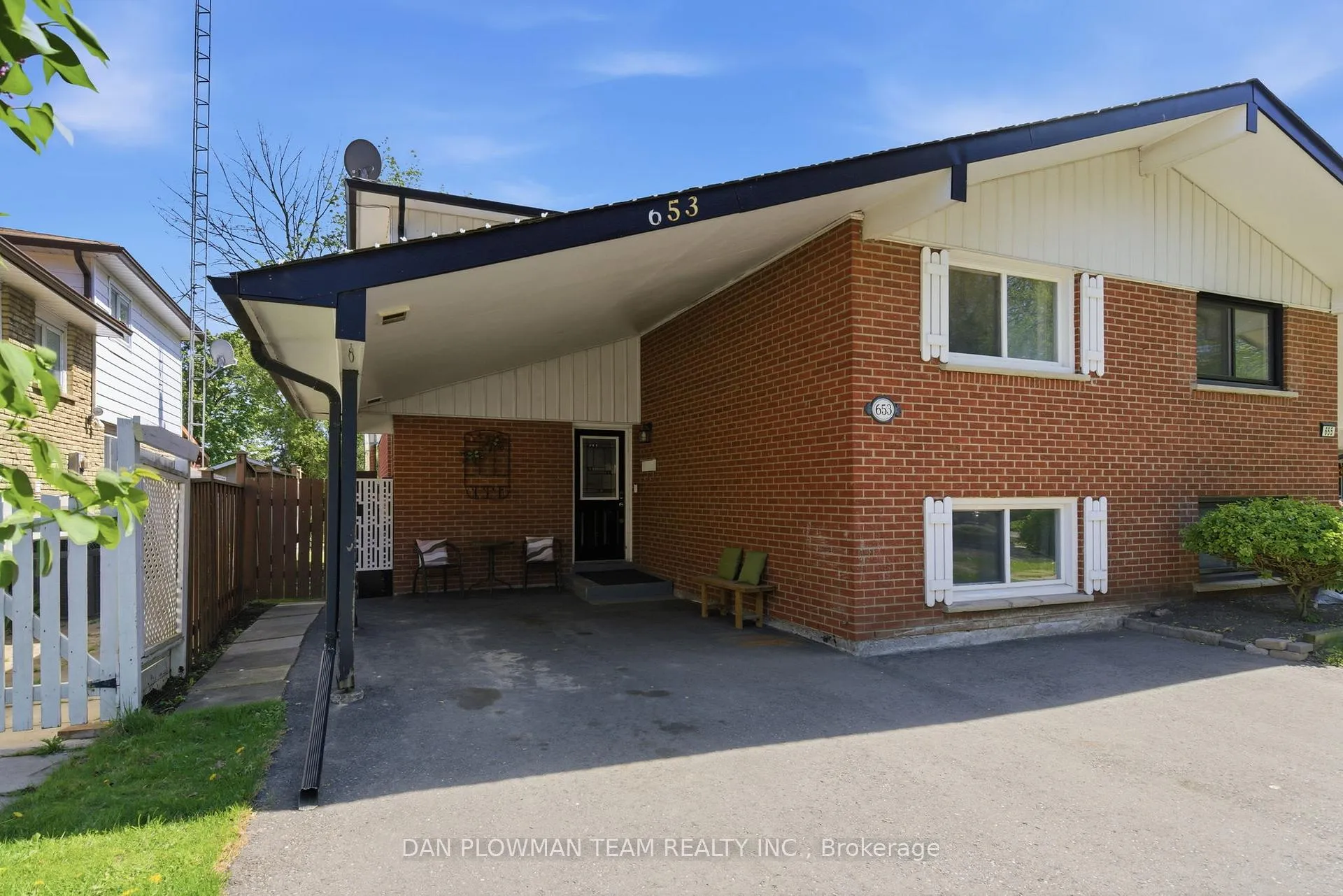 Photo 2 of 653 Berwick Crescent, Oshawa, McLaughlin — HOMEH