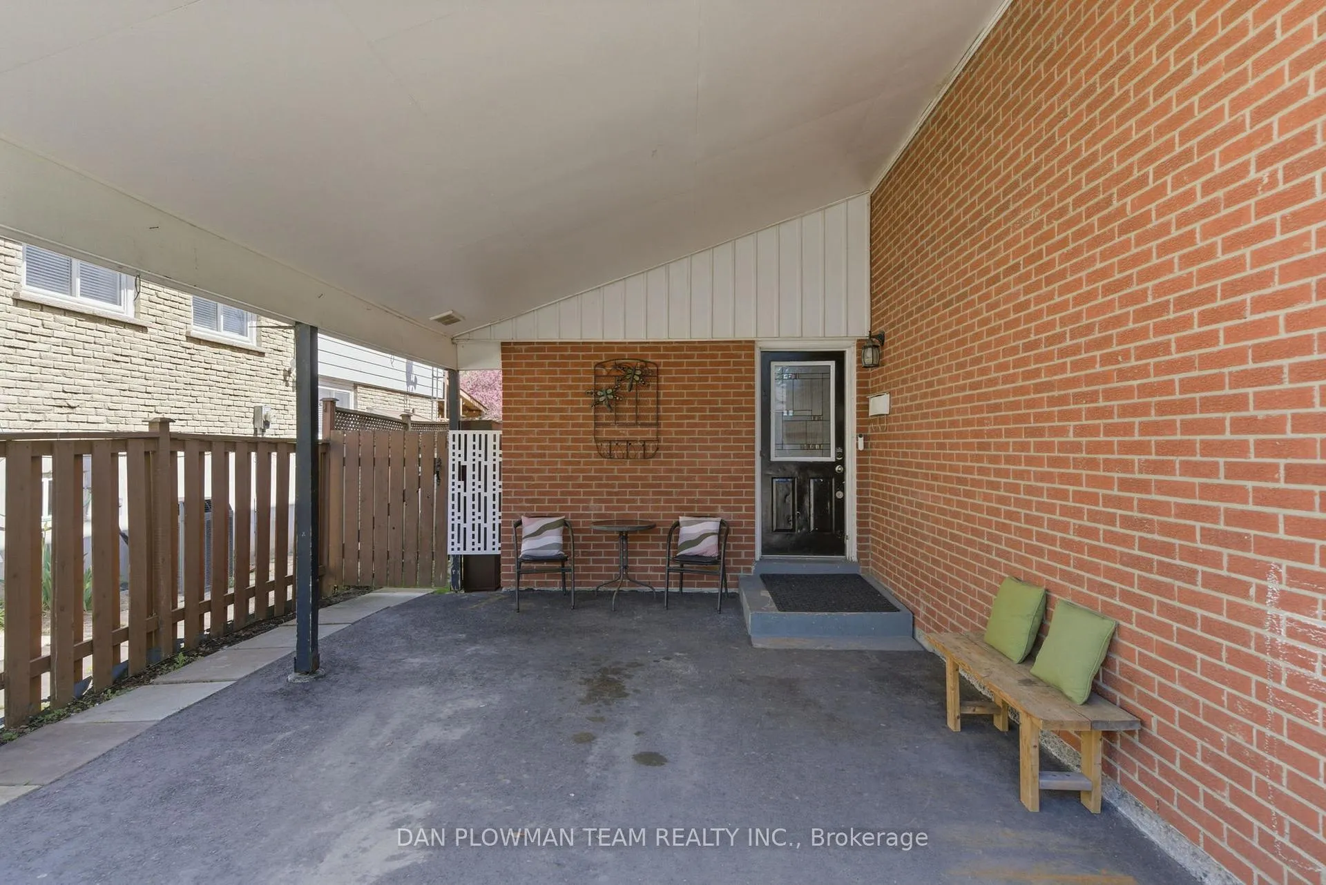 Photo 3 of 653 Berwick Crescent, Oshawa, McLaughlin — HOMEH