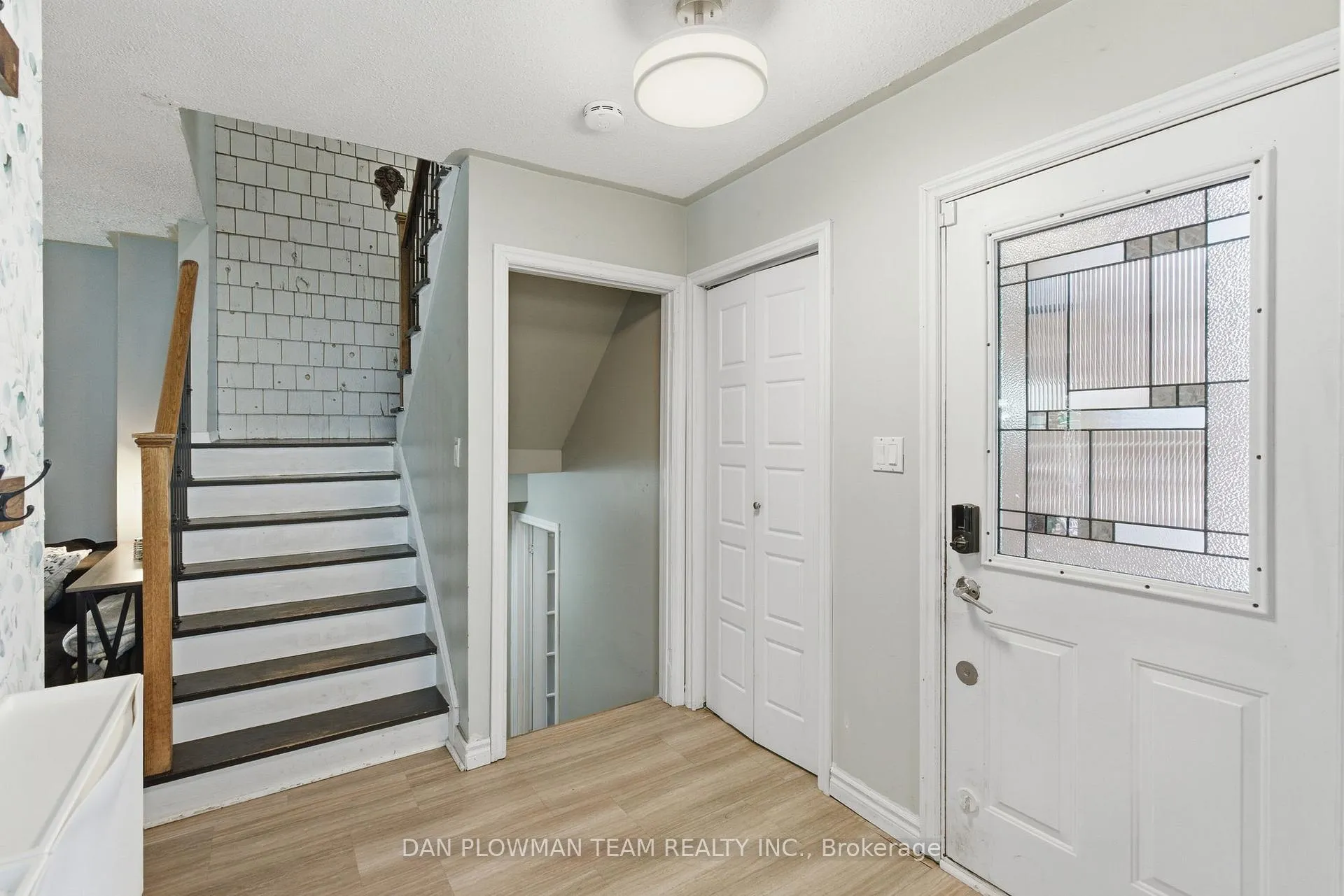 Photo 5 of 653 Berwick Crescent, Oshawa, McLaughlin — HOMEH