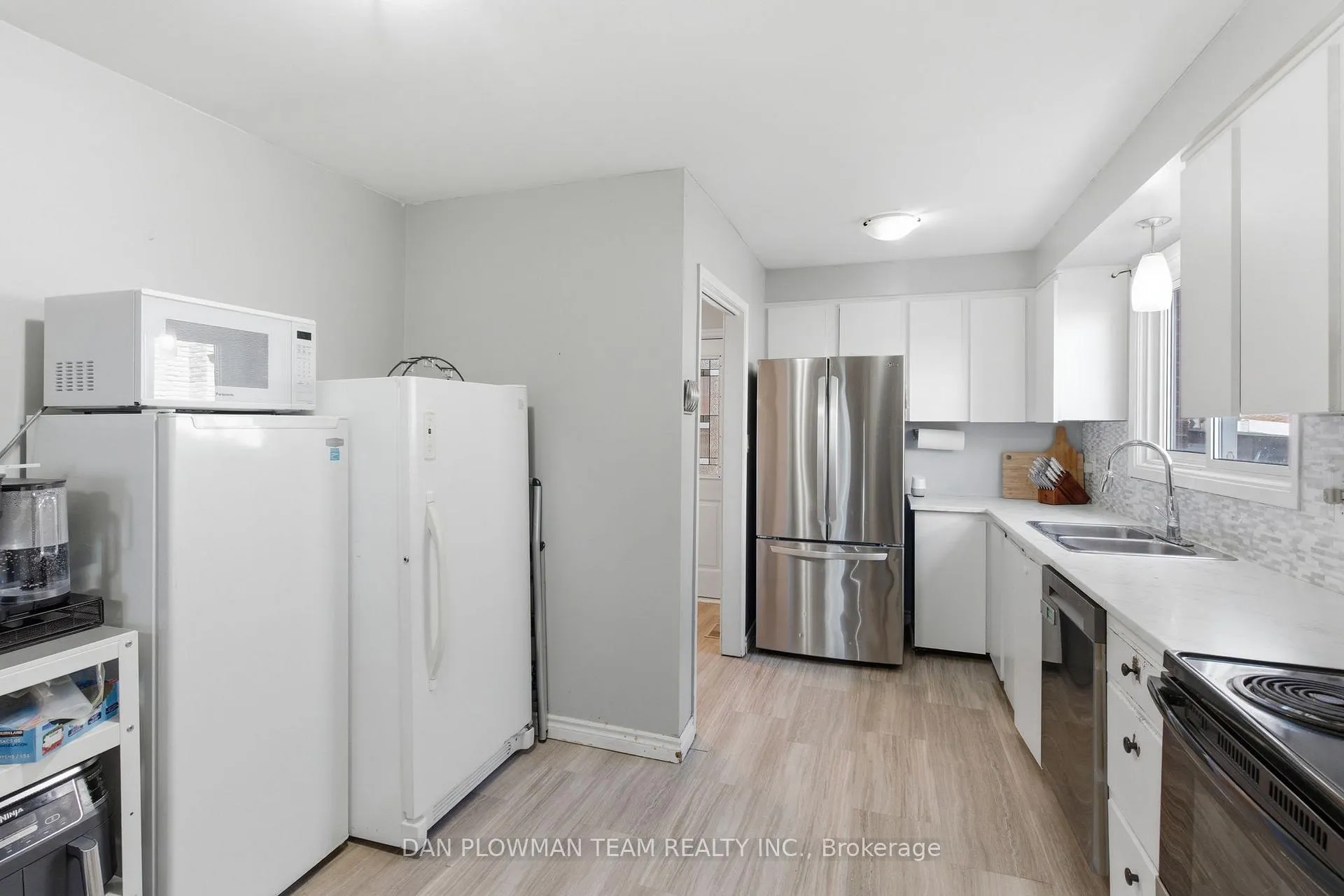 Photo 8 of 653 Berwick Crescent, Oshawa, McLaughlin — HOMEH