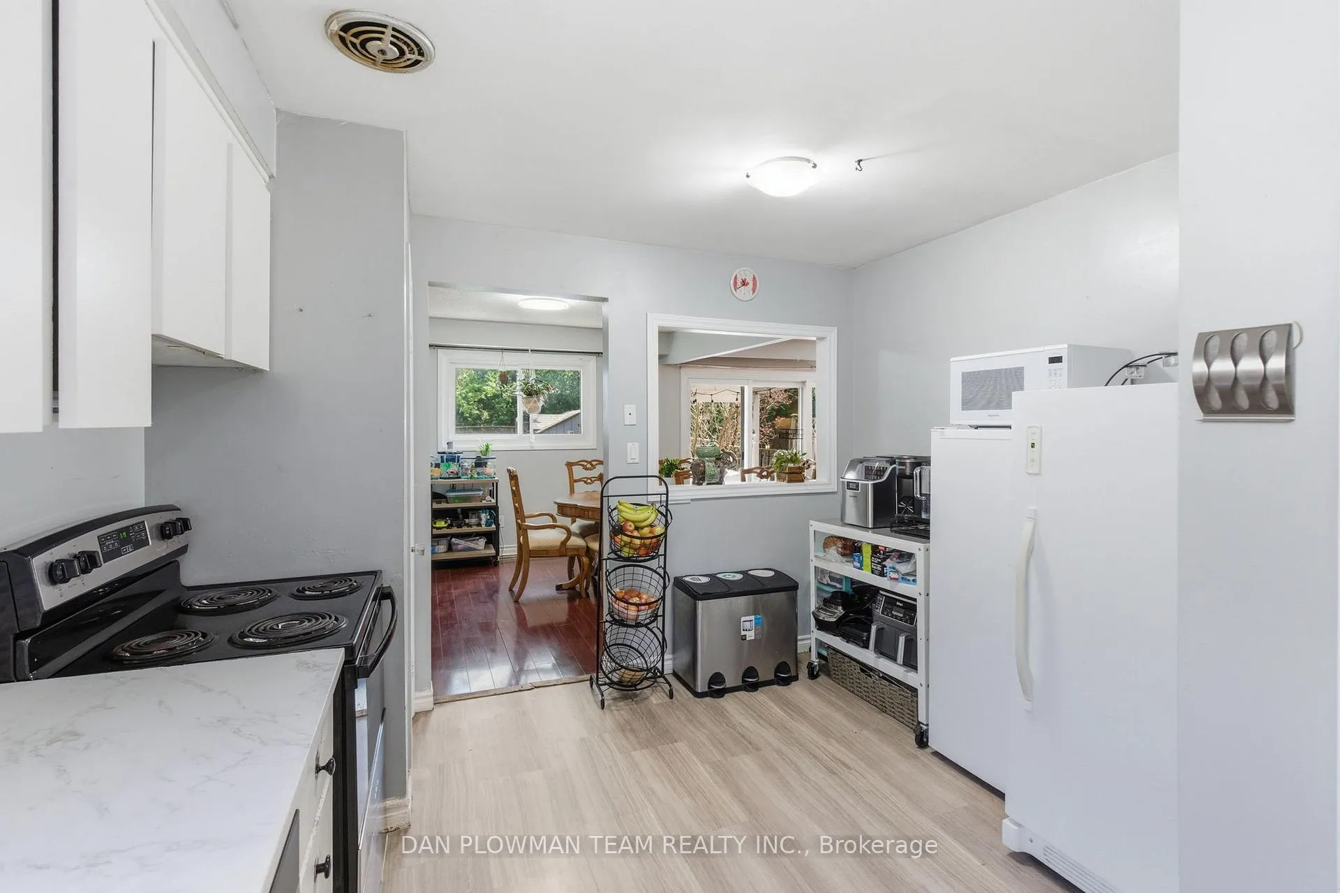 Photo 9 of 653 Berwick Crescent, Oshawa, McLaughlin — HOMEH
