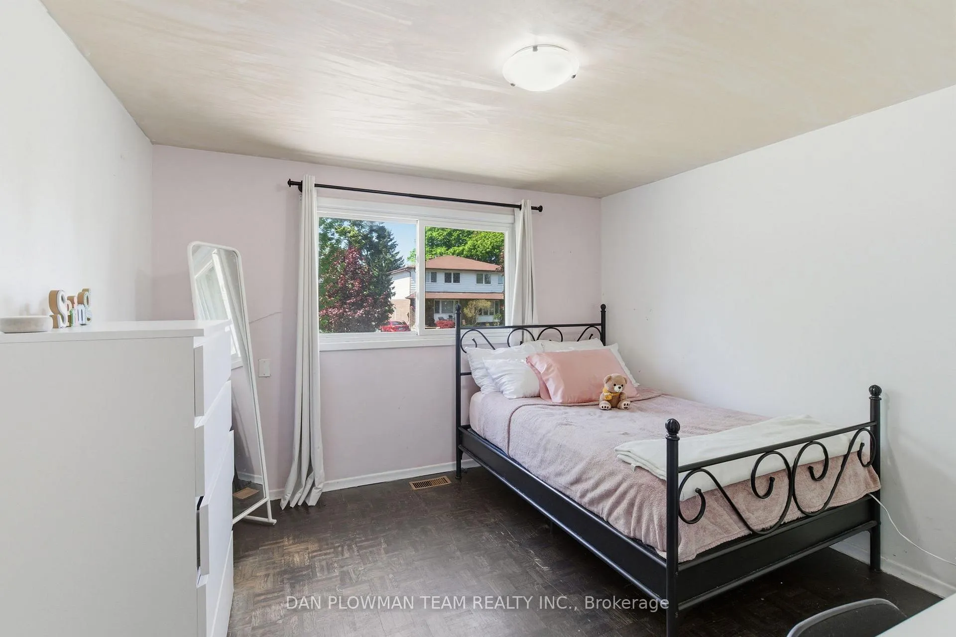 Photo 15 of 653 Berwick Crescent, Oshawa, McLaughlin — HOMEH