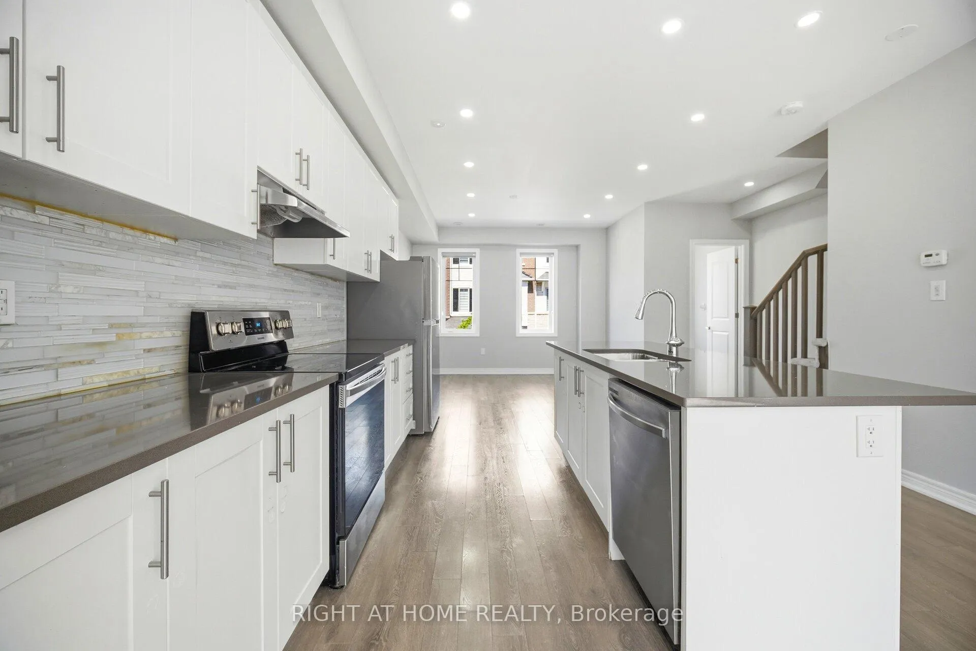 Photo 10 of 8 Rapids Lane, Hamilton, Vincent — HOMEH