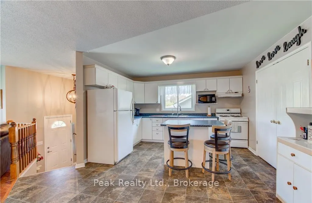 Photo 11 of 441 Nelson Street, Stratford — HOMEH