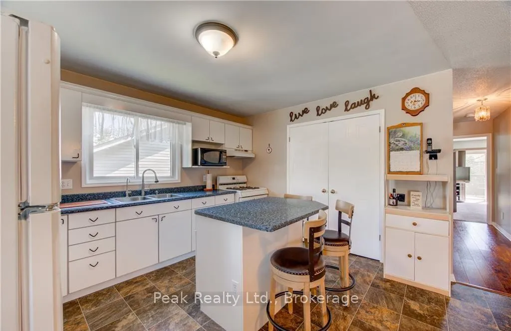 Photo 15 of 441 Nelson Street, Stratford — HOMEH