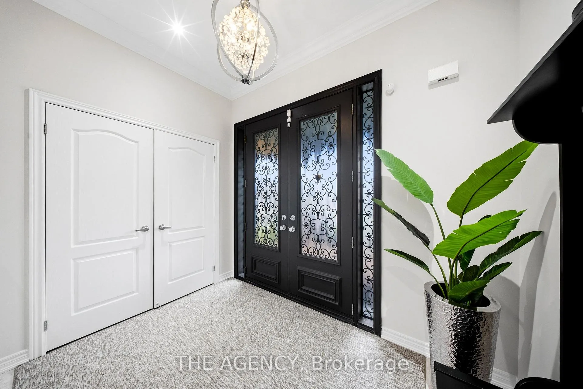 Photo 3 of 36 Zoran Lane, Vaughan, Patterson — HOMEH