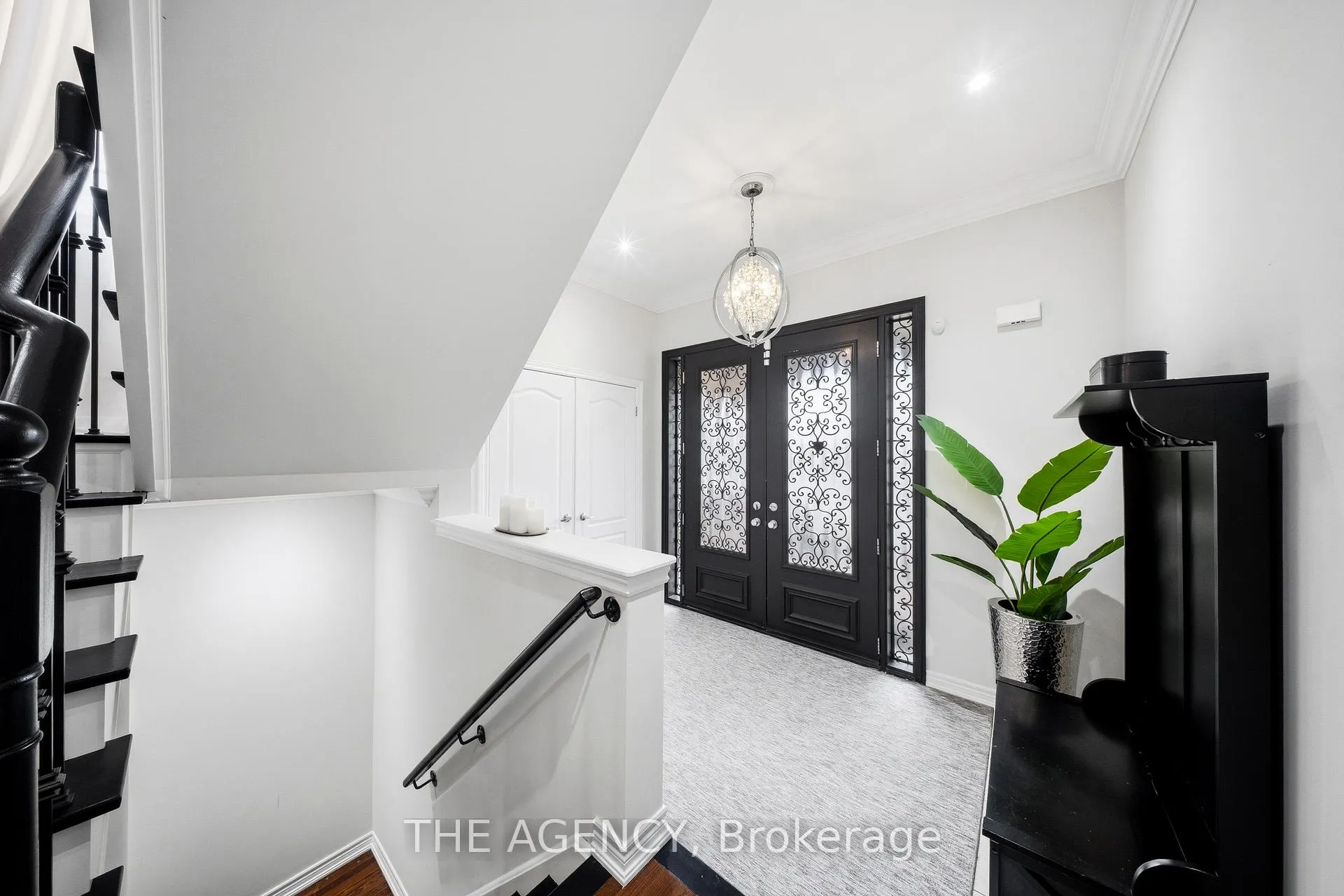 Photo 5 of 36 Zoran Lane, Vaughan, Patterson — HOMEH