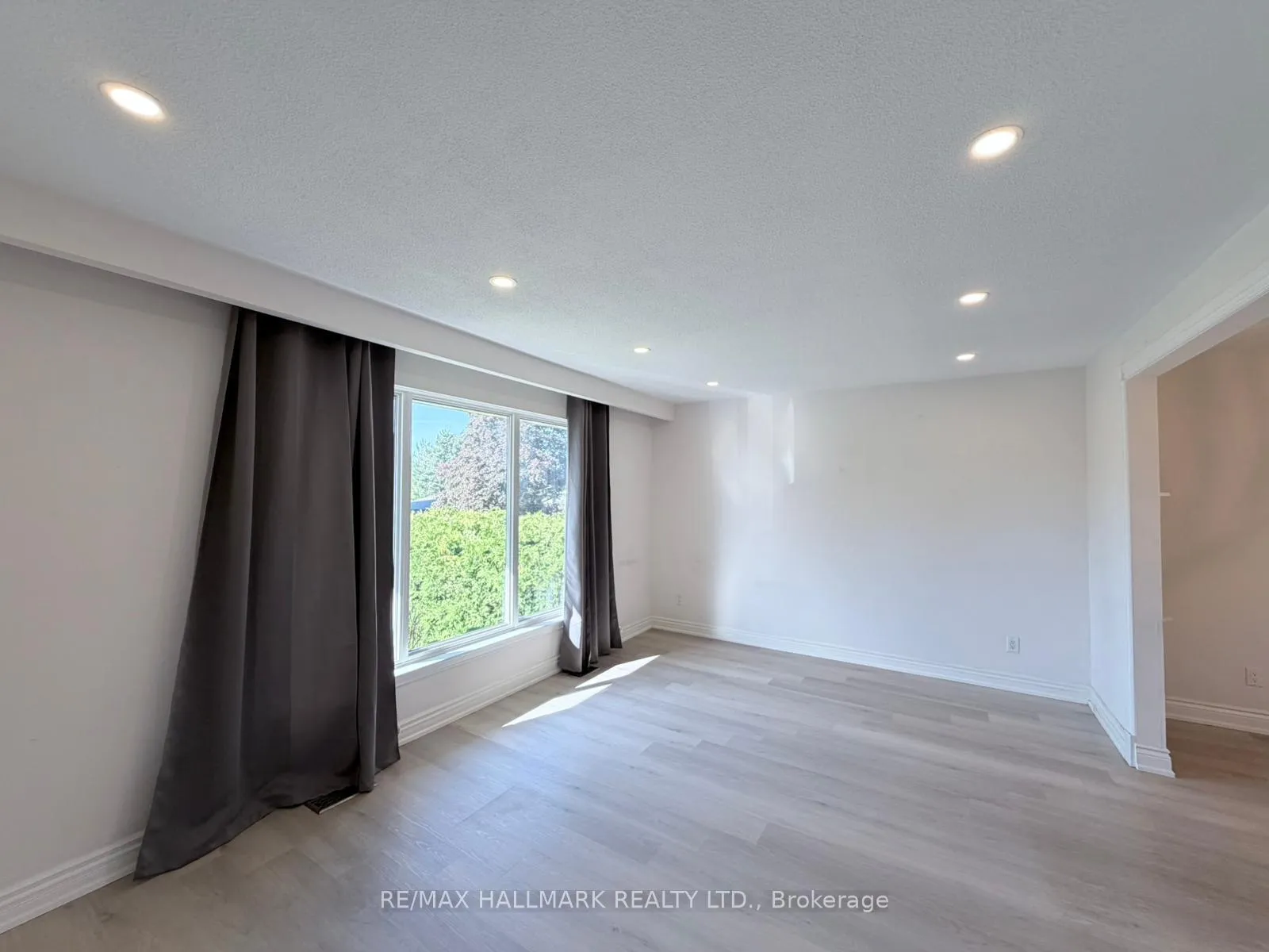 Photo 4 of Unit Main, 25 Glenridge Road, Barrie, Allandale Heights — HOMEH