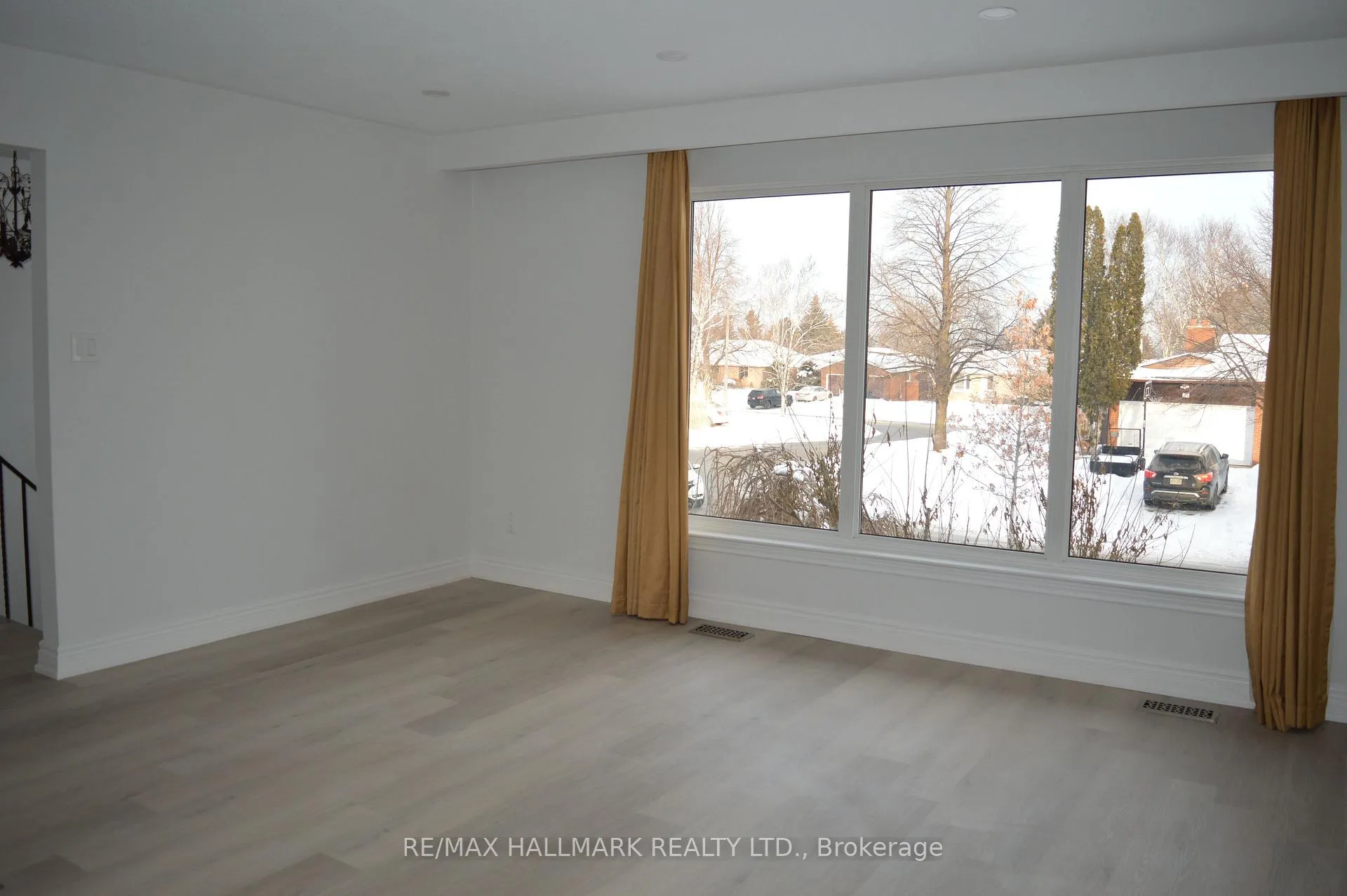 Photo 5 of Unit Main, 25 Glenridge Road, Barrie, Allandale Heights — HOMEH