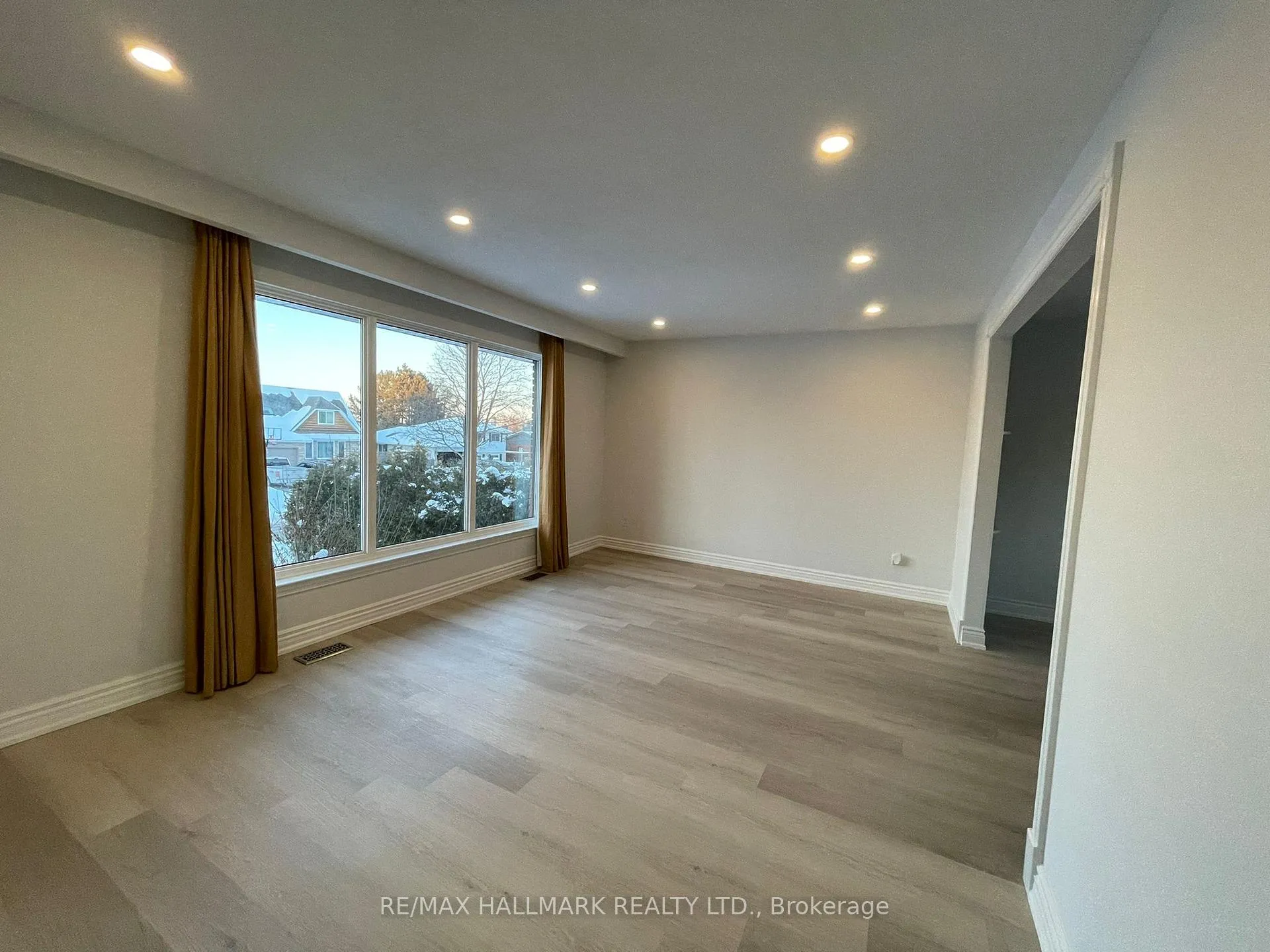 Photo 7 of Unit Main, 25 Glenridge Road, Barrie, Allandale Heights — HOMEH