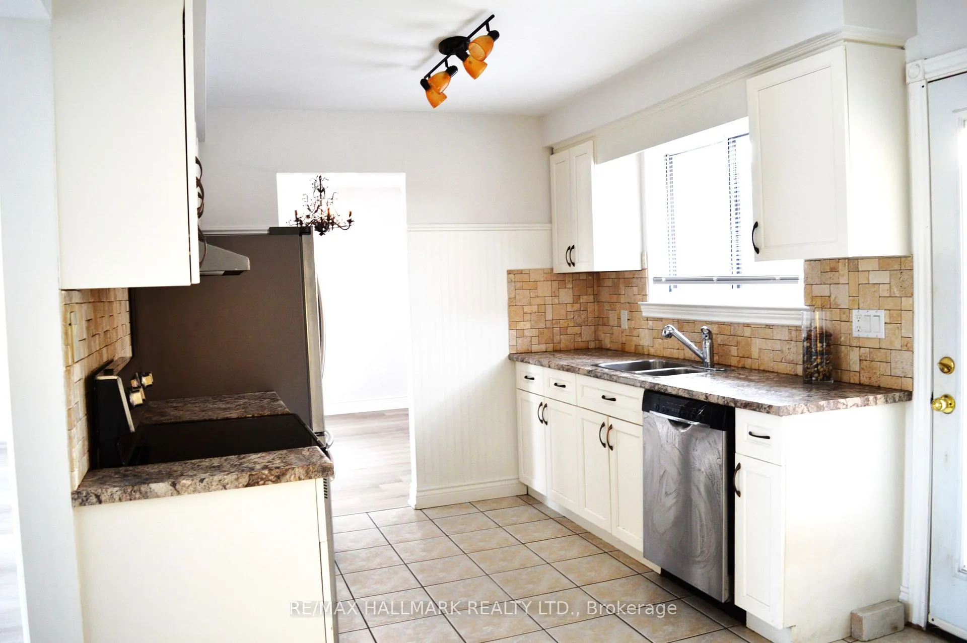 Photo 8 of Unit Main, 25 Glenridge Road, Barrie, Allandale Heights — HOMEH