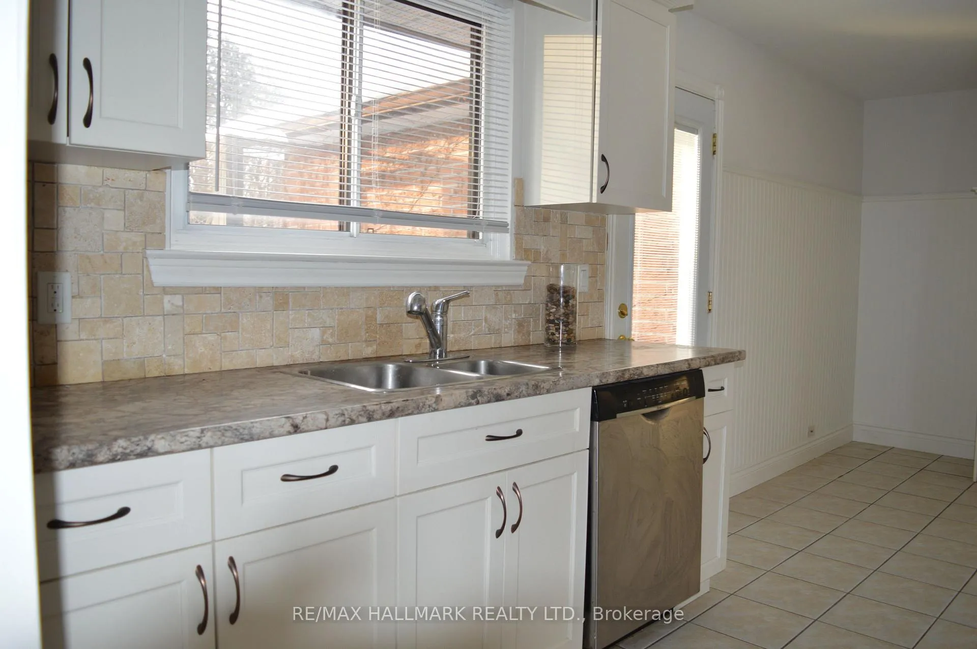 Photo 10 of Unit Main, 25 Glenridge Road, Barrie, Allandale Heights — HOMEH