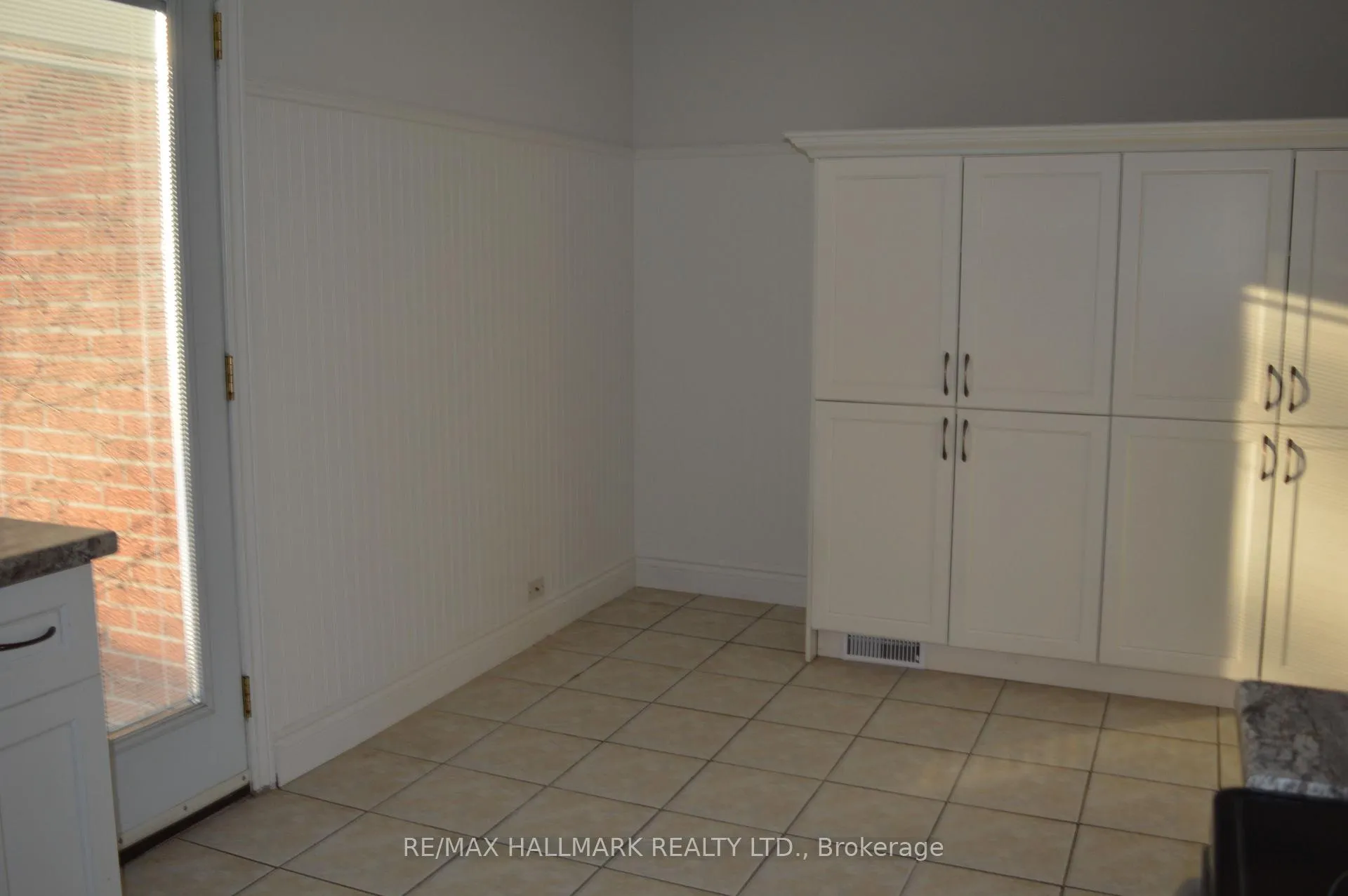 Photo 11 of Unit Main, 25 Glenridge Road, Barrie, Allandale Heights — HOMEH