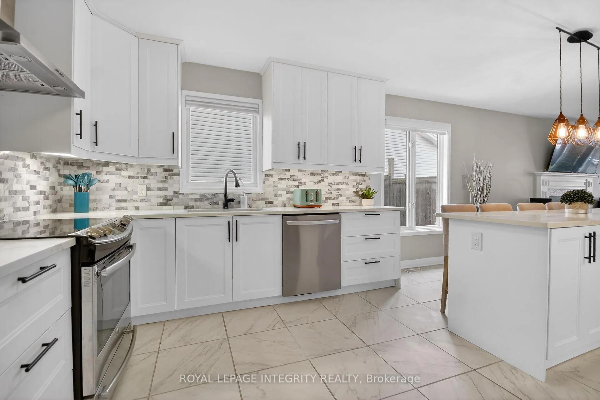 Photo 15 of 161 Longshire Circle, Ottawa, Barrhaven - Longfields — HOMEH