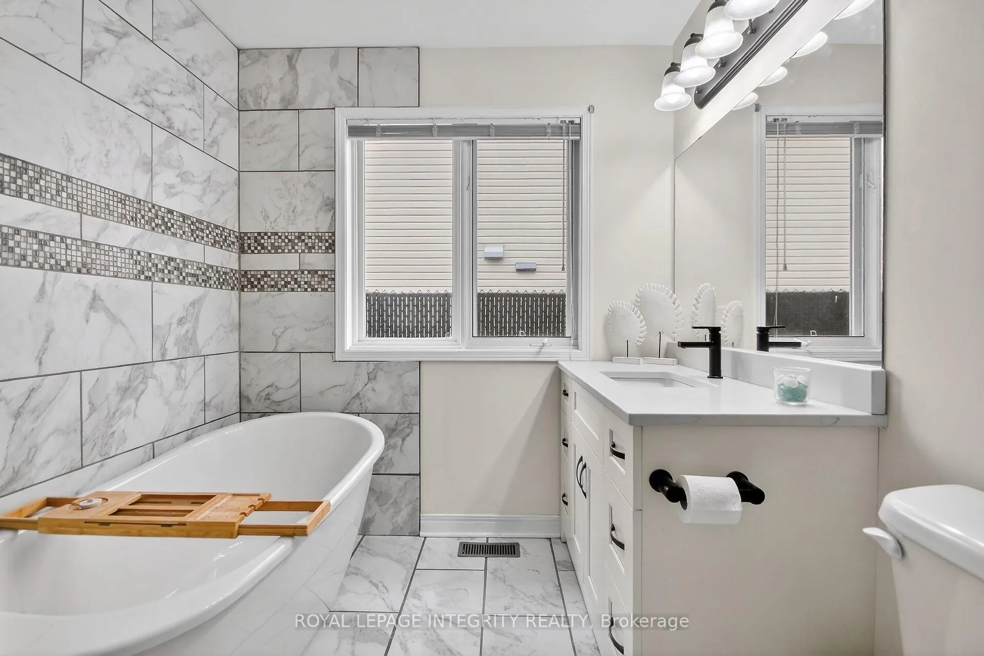Photo 31 of 161 Longshire Circle, Ottawa, Barrhaven - Longfields — HOMEH