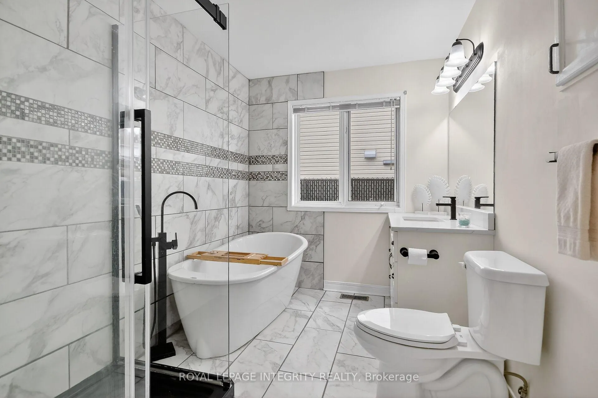 Photo 32 of 161 Longshire Circle, Ottawa, Barrhaven - Longfields — HOMEH