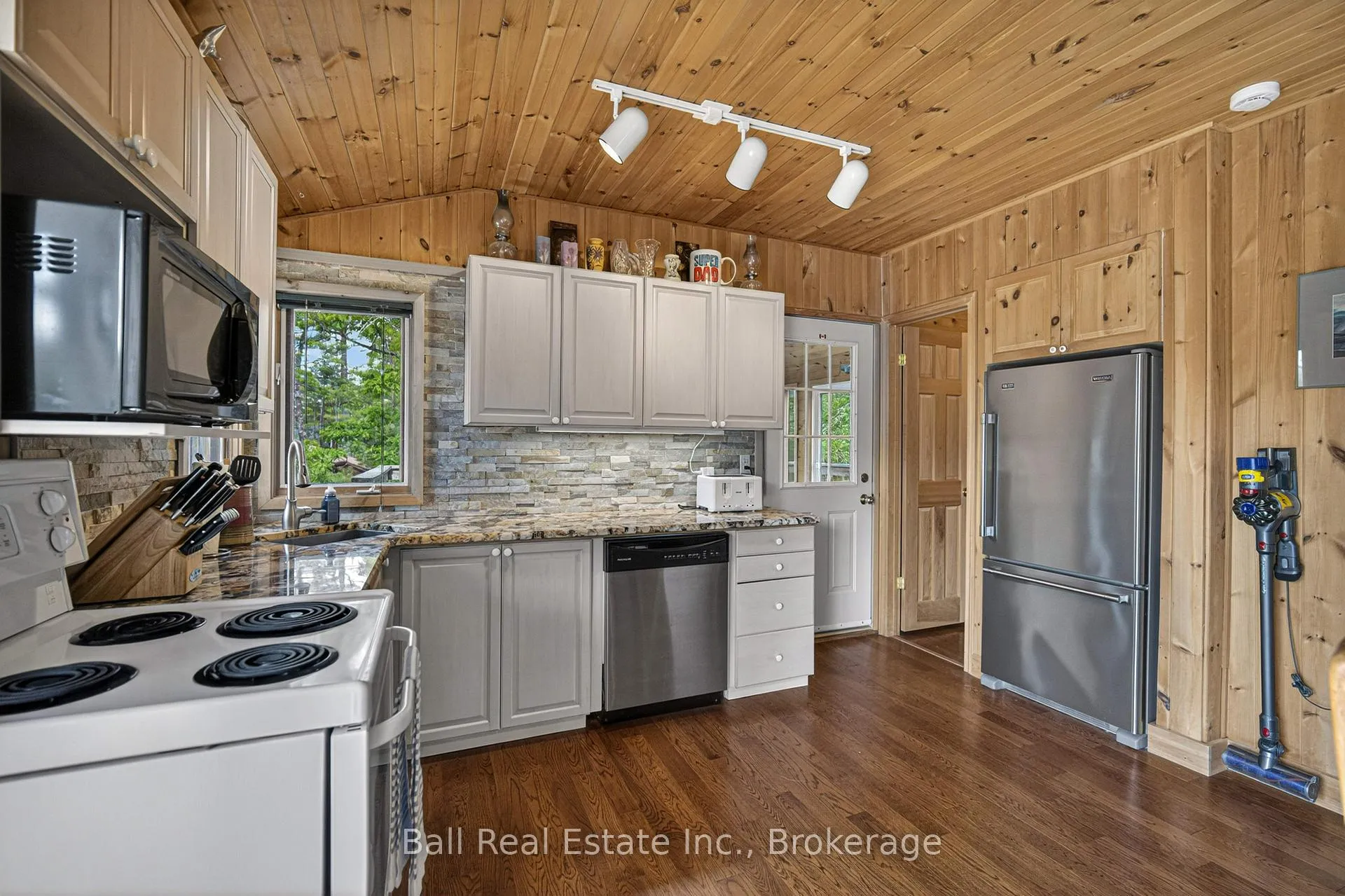 Photo 16 of 85 Hillcrest Road, North Kawartha — HOMEH