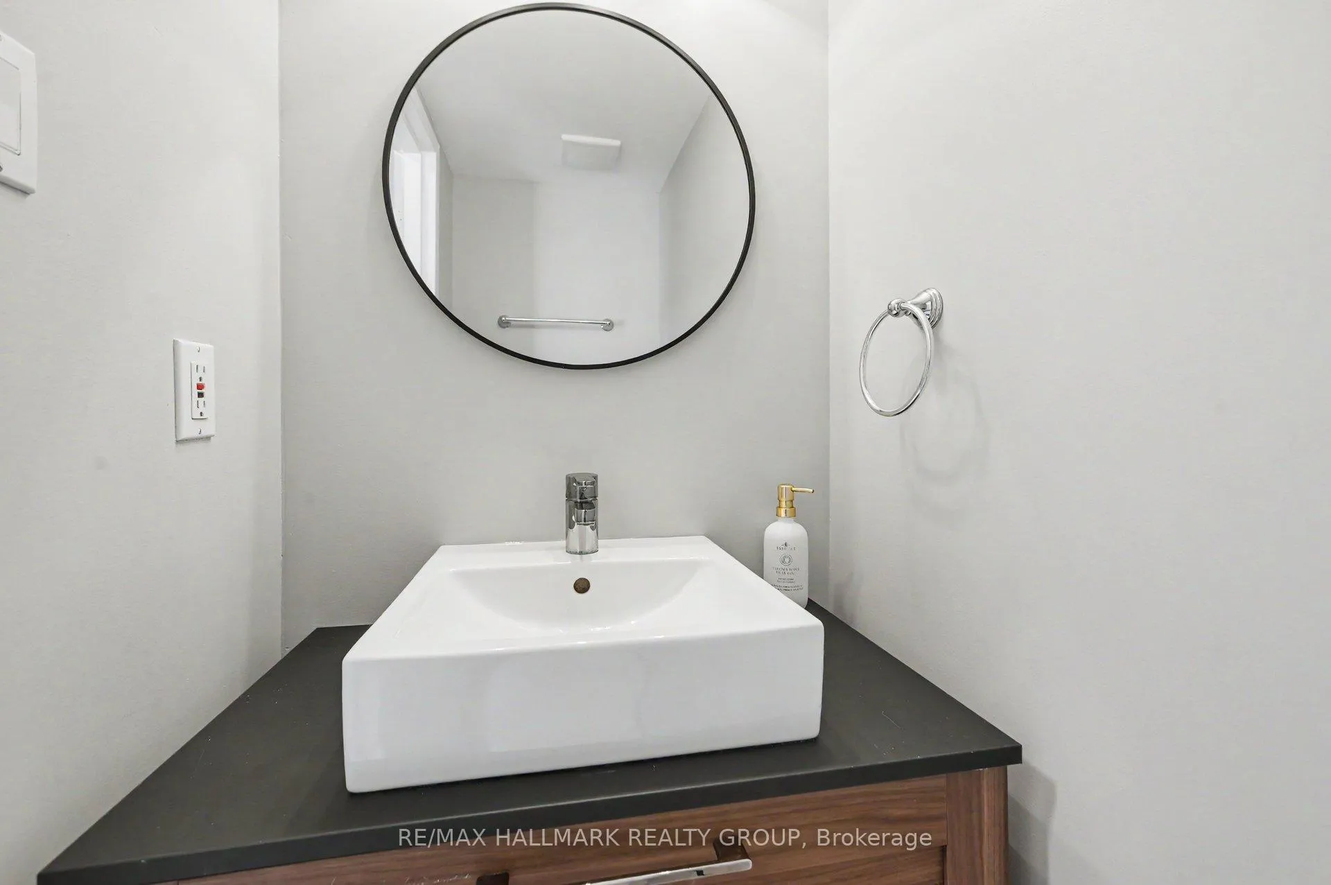Photo 15 of Unit 11, 1168 Blasdell Avenue, Ottawa, Manor Park — HOMEH