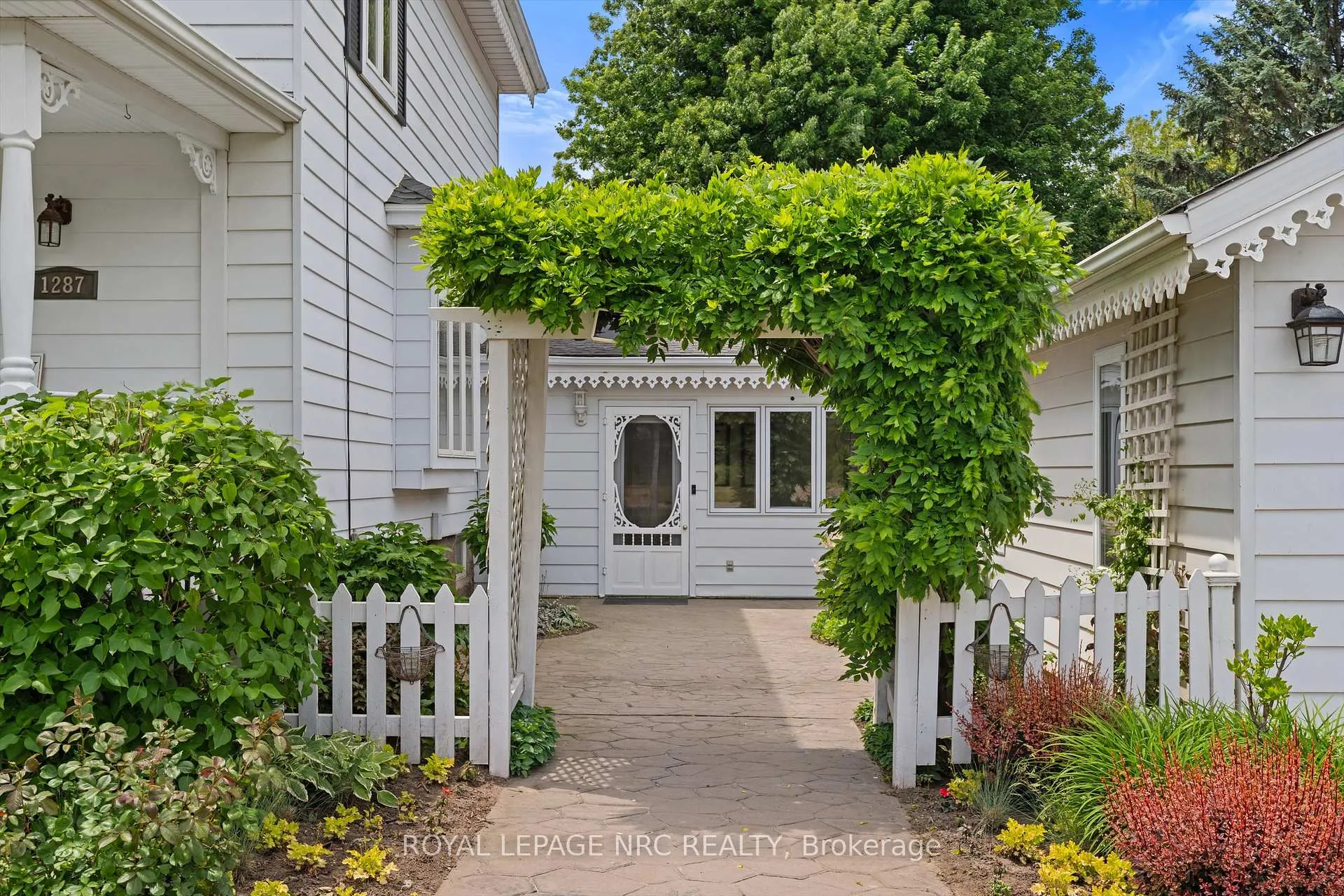 Photo 8 of 1287 Third St Louth, St. Catharines, Rural Port — HOMEH