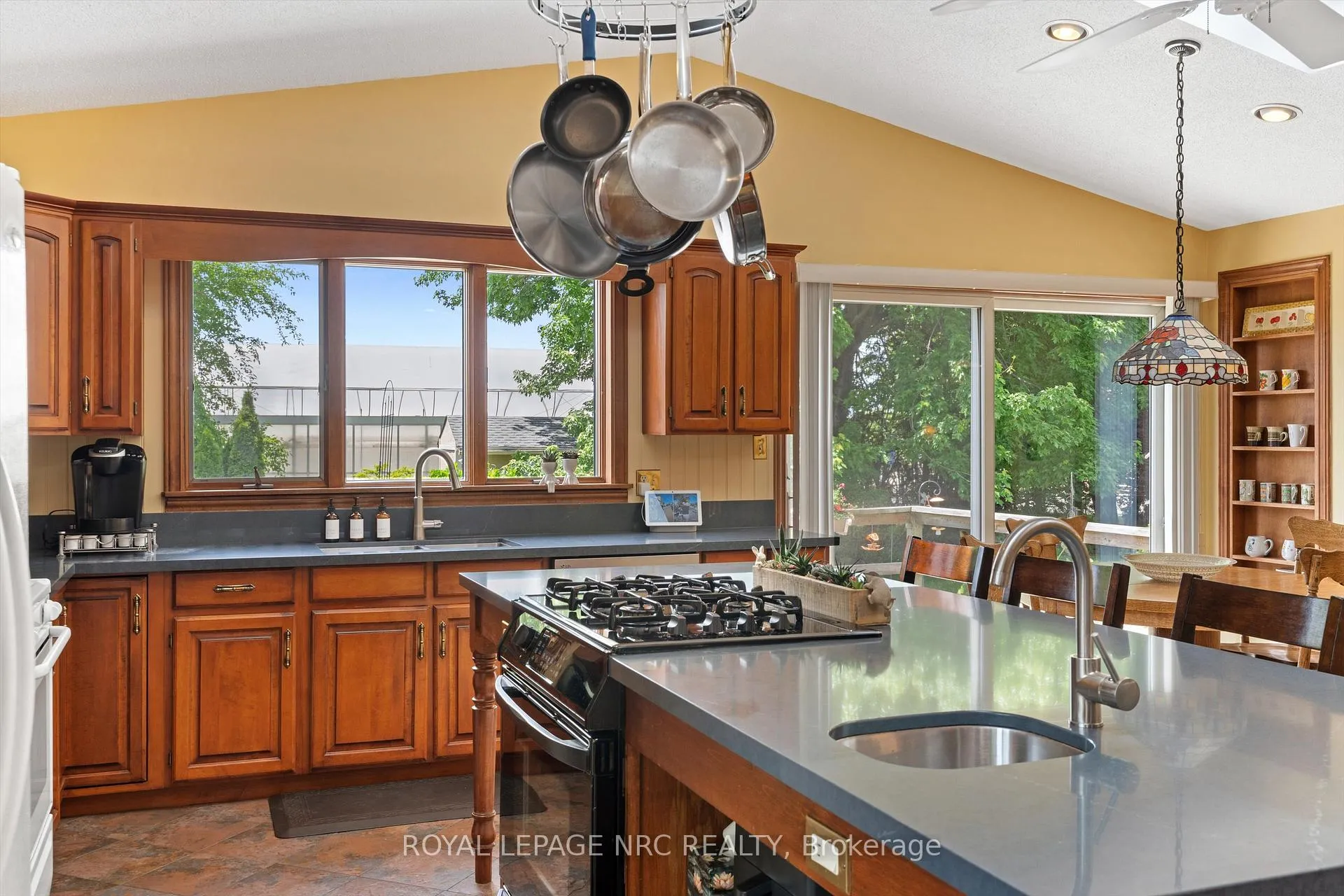 Photo 27 of 1287 Third St Louth, St. Catharines, Rural Port — HOMEH