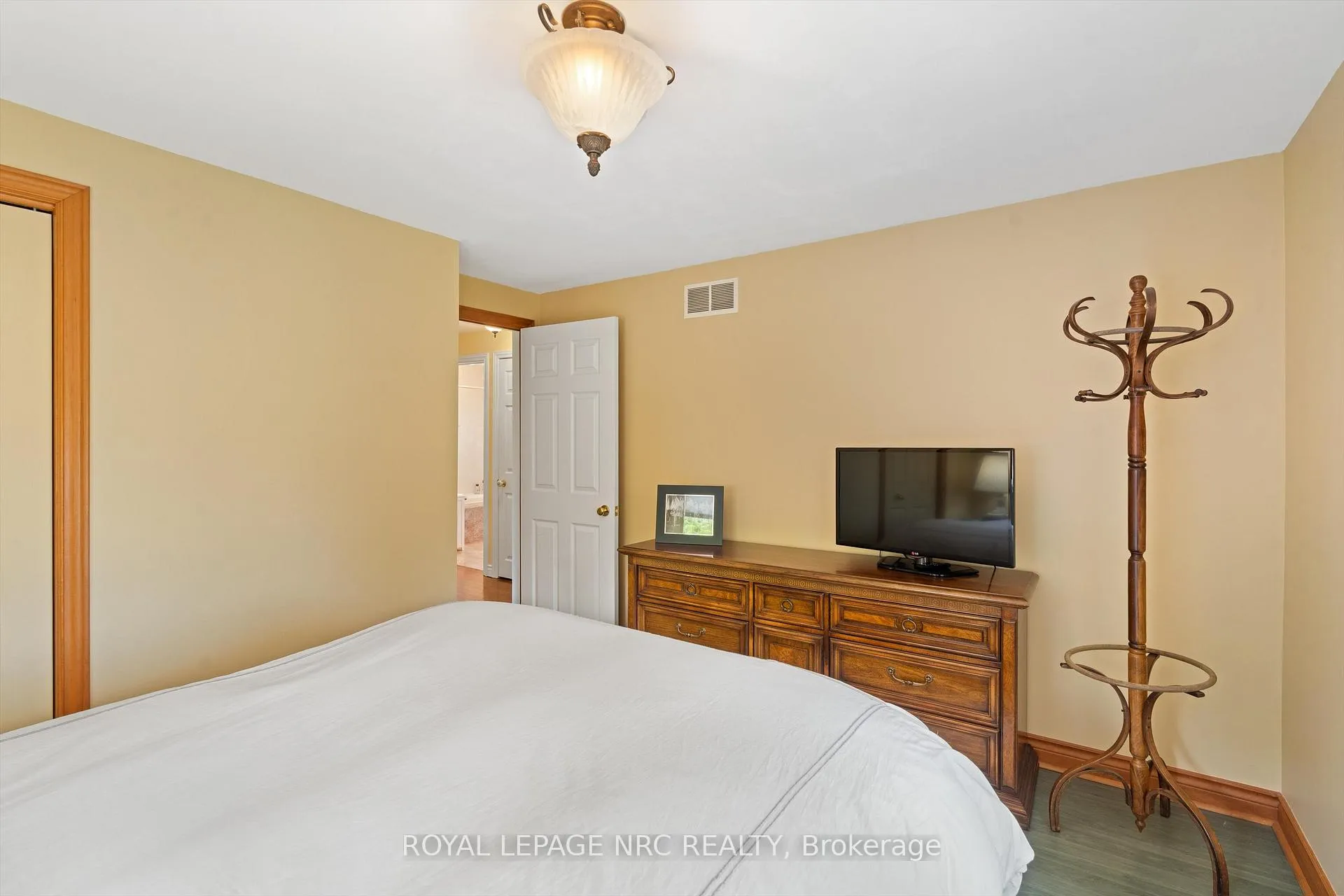 Photo 52 of 1287 Third St Louth, St. Catharines, Rural Port — HOMEH