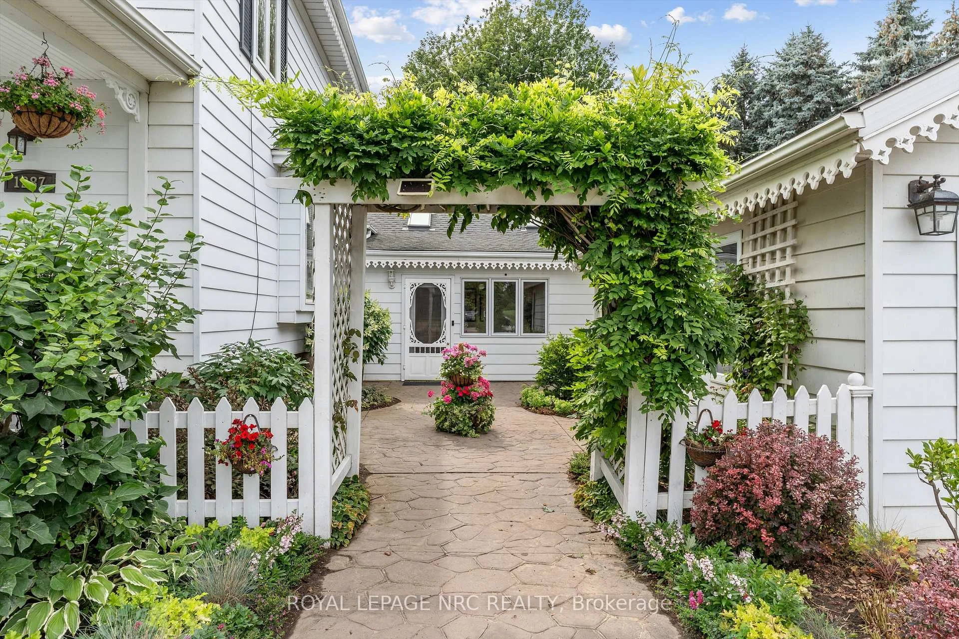 Photo 7 of 1287 Third St Louth, St. Catharines, Rural Port — HOMEH