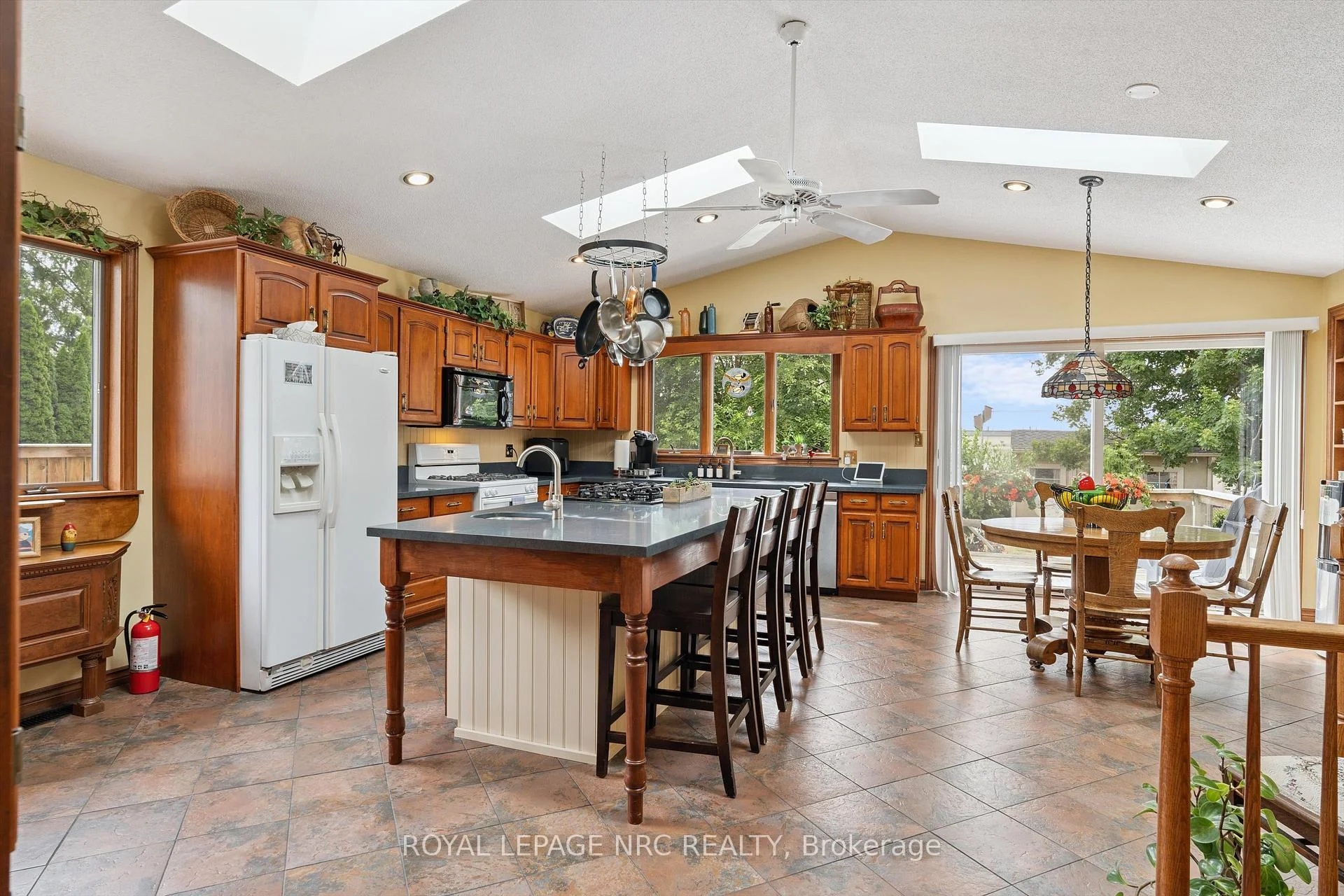 Photo 16 of 1287 Third St Louth, St. Catharines, Rural Port — HOMEH