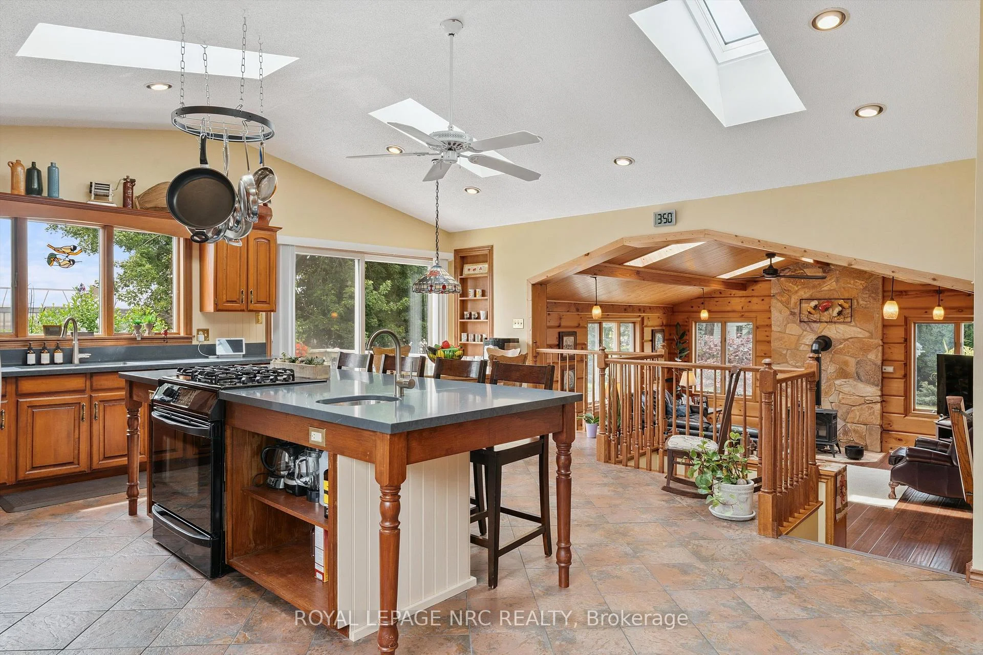 Photo 17 of 1287 Third St Louth, St. Catharines, Rural Port — HOMEH