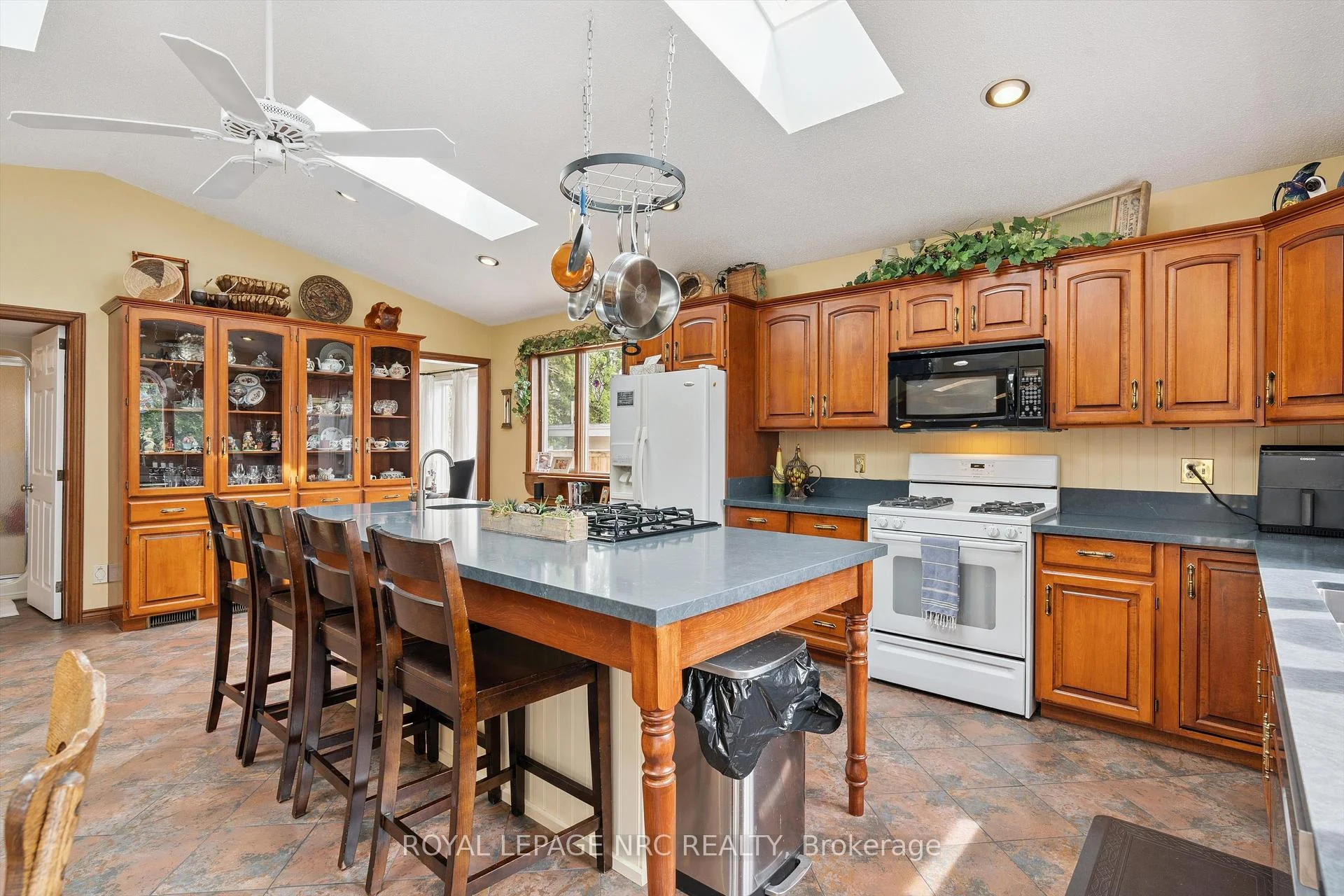 Photo 19 of 1287 Third St Louth, St. Catharines, Rural Port — HOMEH
