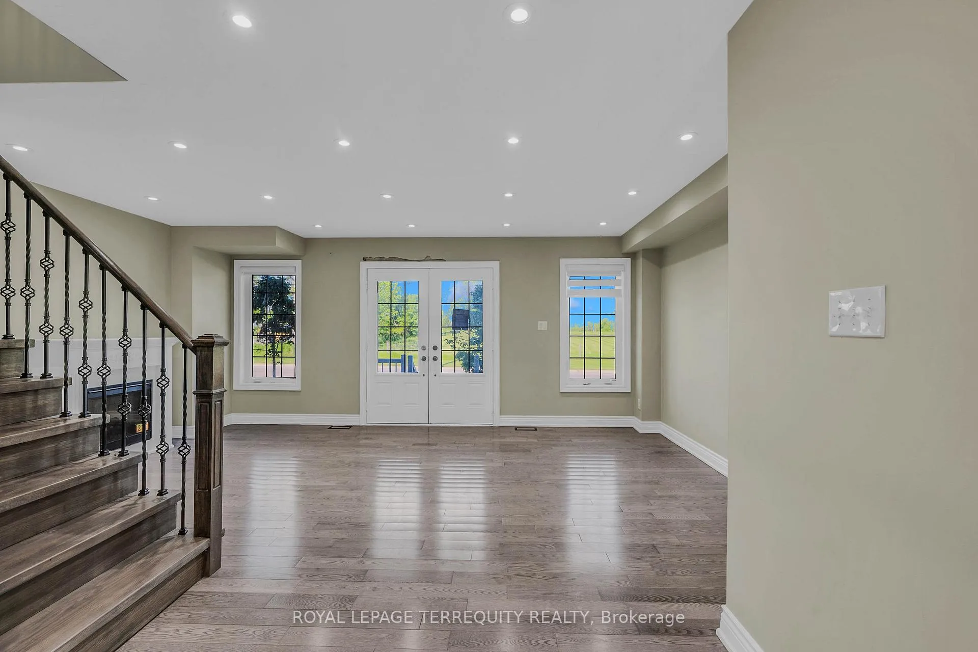 Photo 6 of 856 Audley Road N, Ajax, Central East — HOMEH