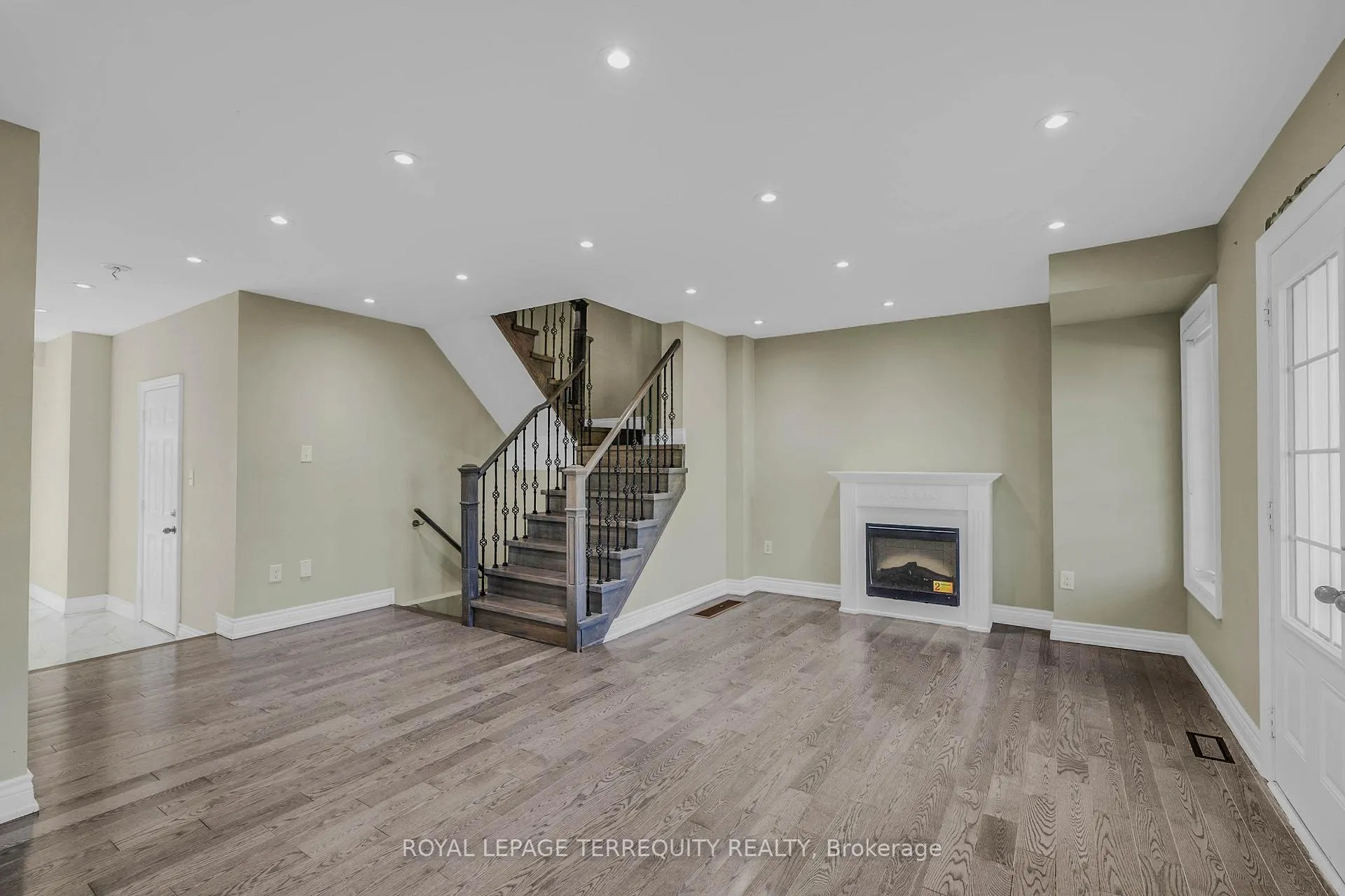 Photo 7 of 856 Audley Road N, Ajax, Central East — HOMEH