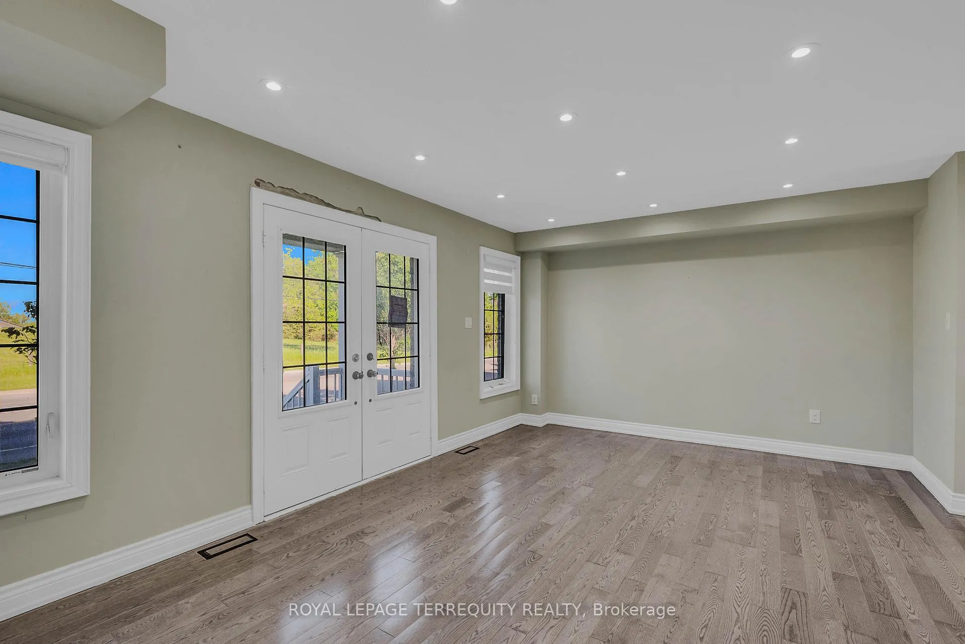 Photo 8 of 856 Audley Road N, Ajax, Central East — HOMEH