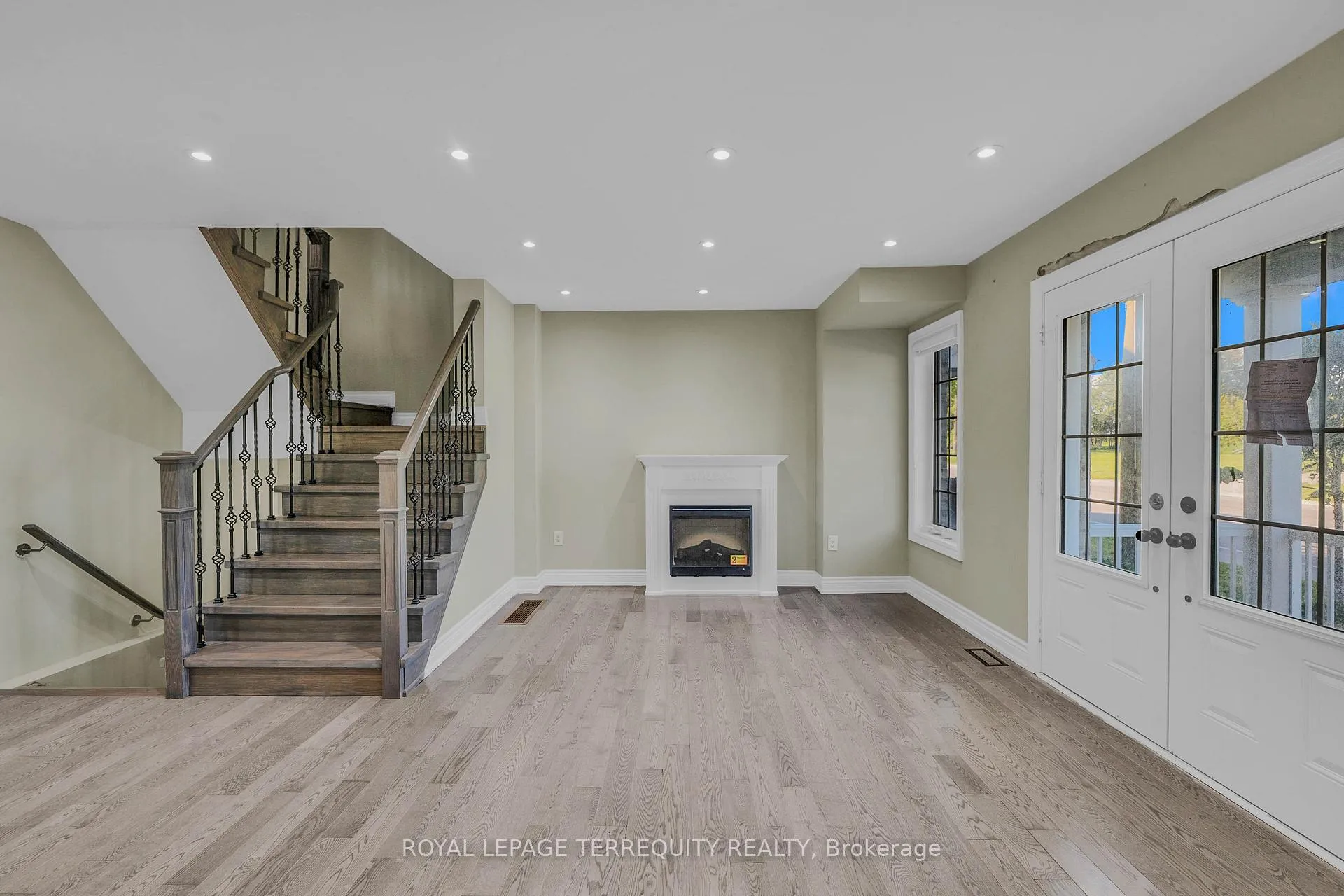 Photo 9 of 856 Audley Road N, Ajax, Central East — HOMEH