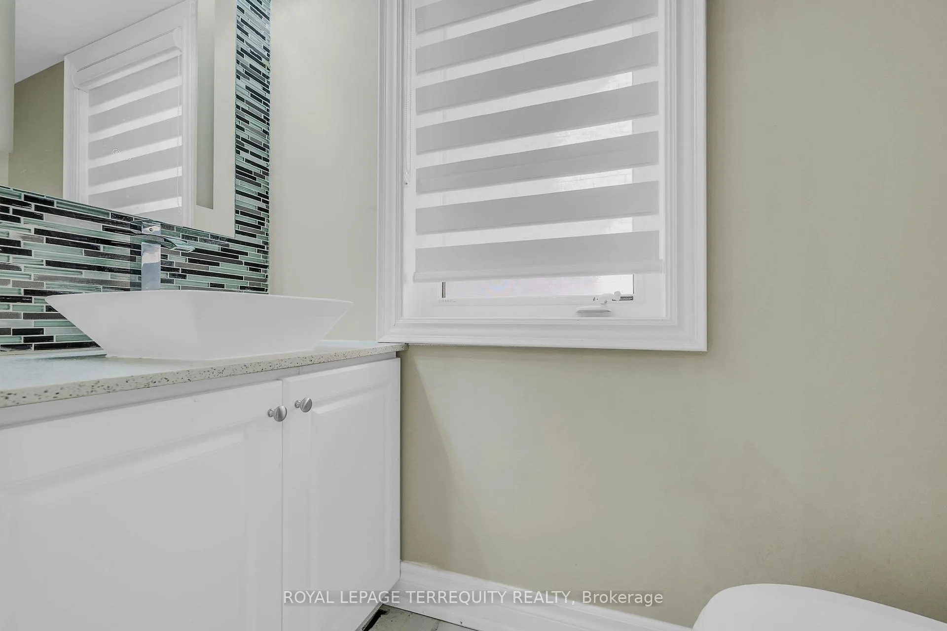 Photo 10 of 856 Audley Road N, Ajax, Central East — HOMEH