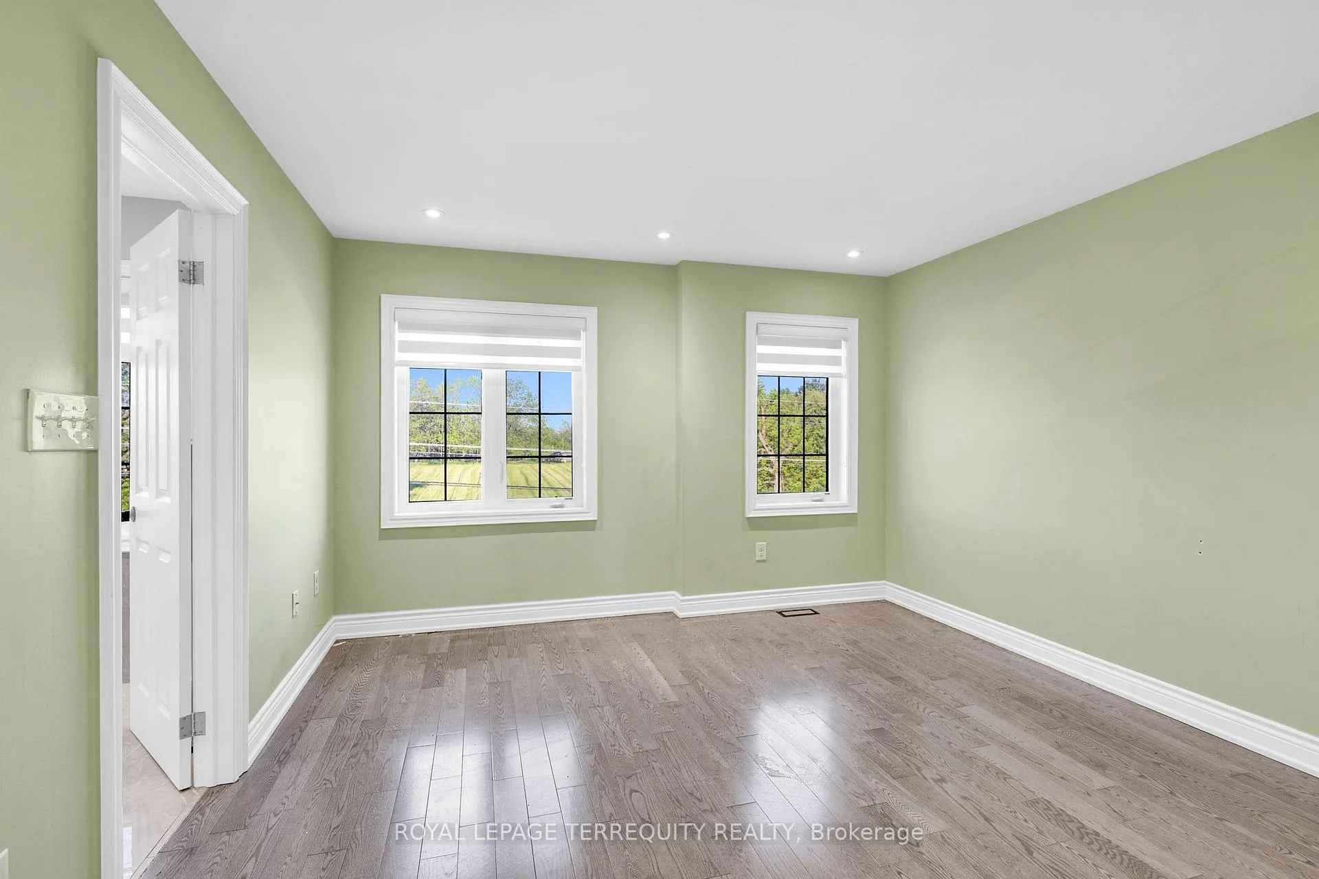 Photo 23 of 856 Audley Road N, Ajax, Central East — HOMEH
