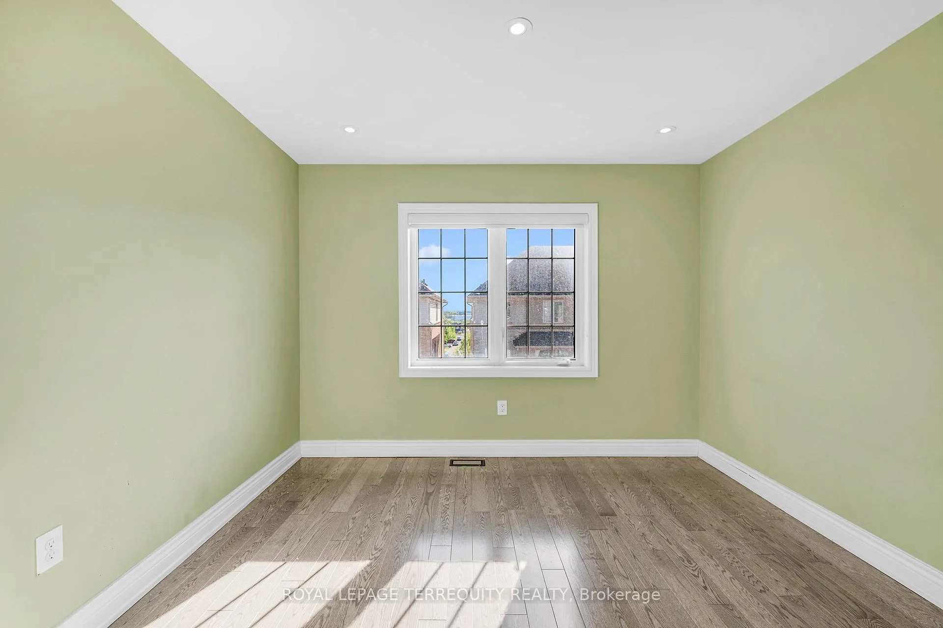 Photo 30 of 856 Audley Road N, Ajax, Central East — HOMEH