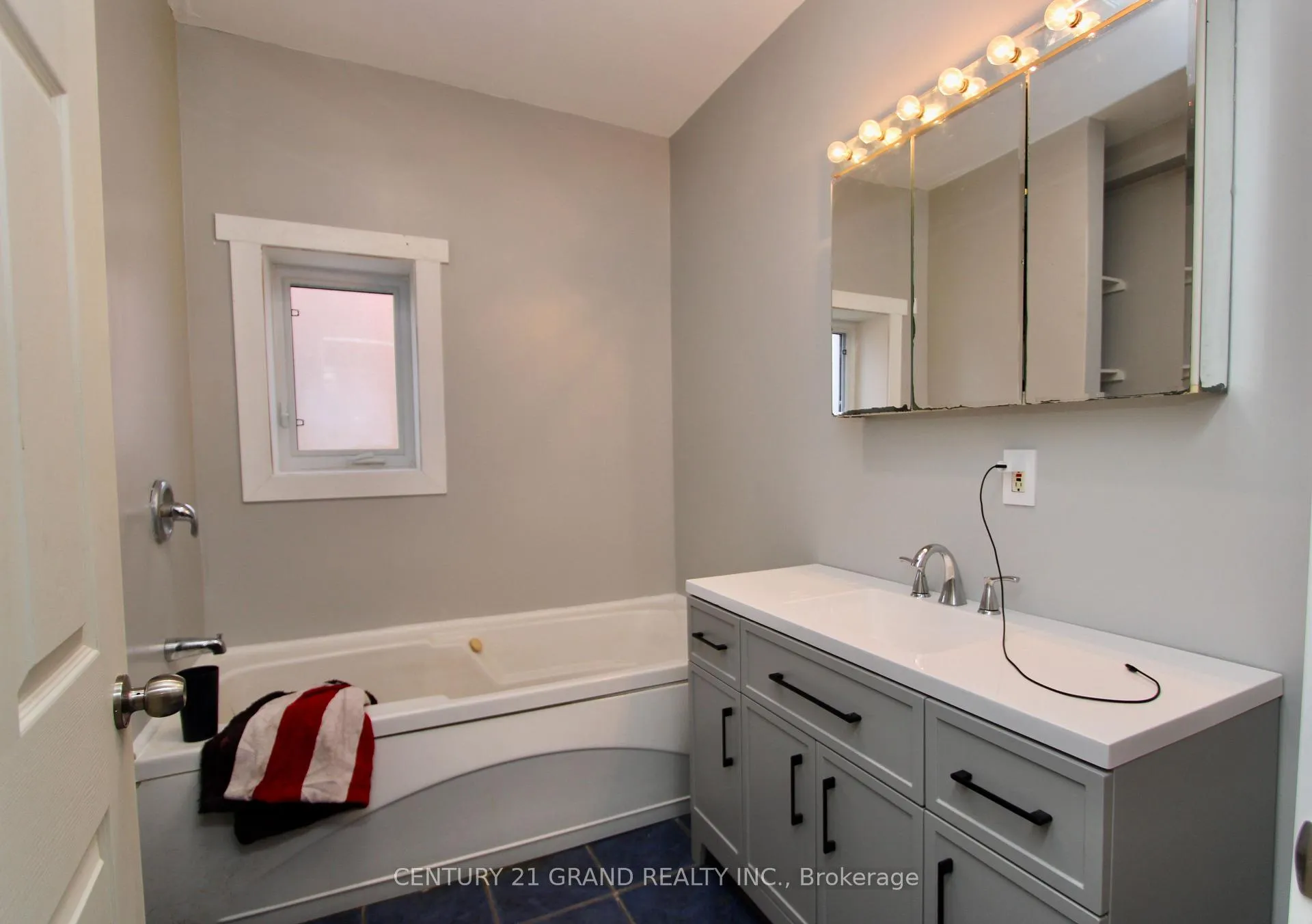 Photo 28 of 97 Park Avenue, Brantford, Victoria/Arthur — HOMEH