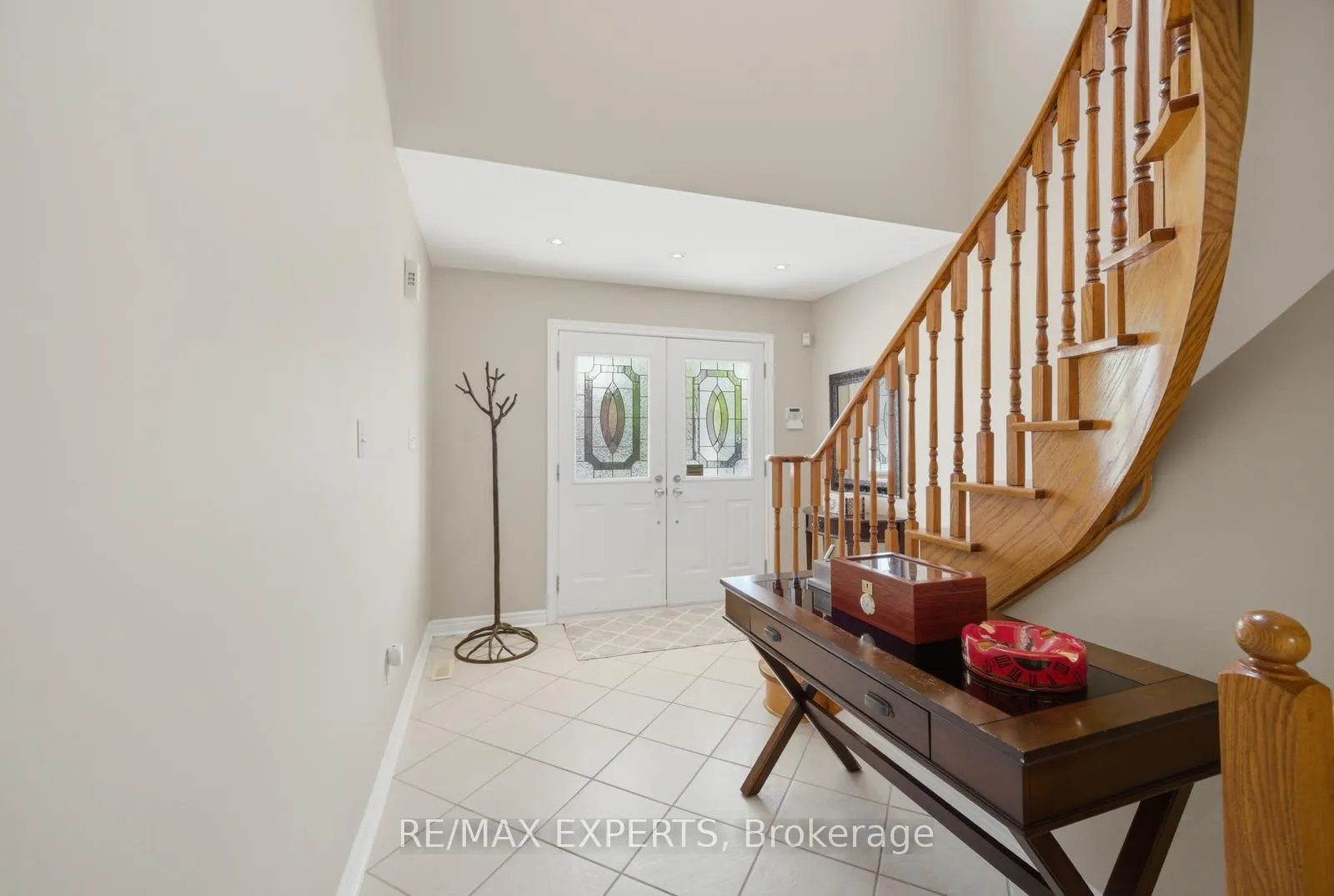 Photo 3 of 204 Montebello Avenue, Vaughan, Sonoma Heights — HOMEH