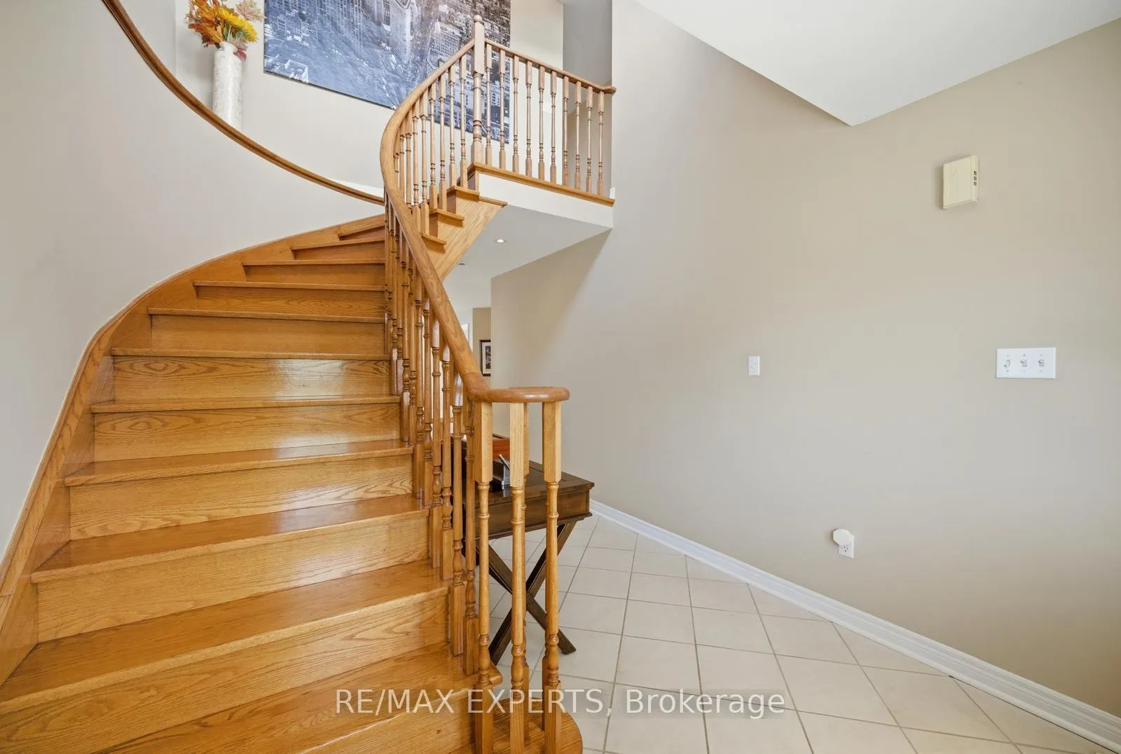 Photo 4 of 204 Montebello Avenue, Vaughan, Sonoma Heights — HOMEH