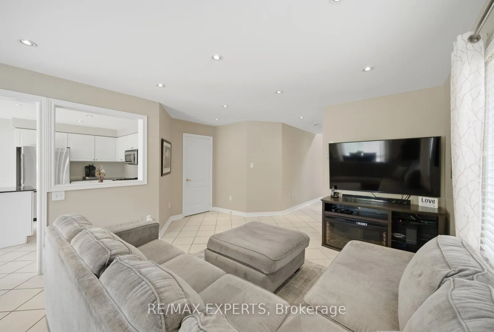 Photo 7 of 204 Montebello Avenue, Vaughan, Sonoma Heights — HOMEH