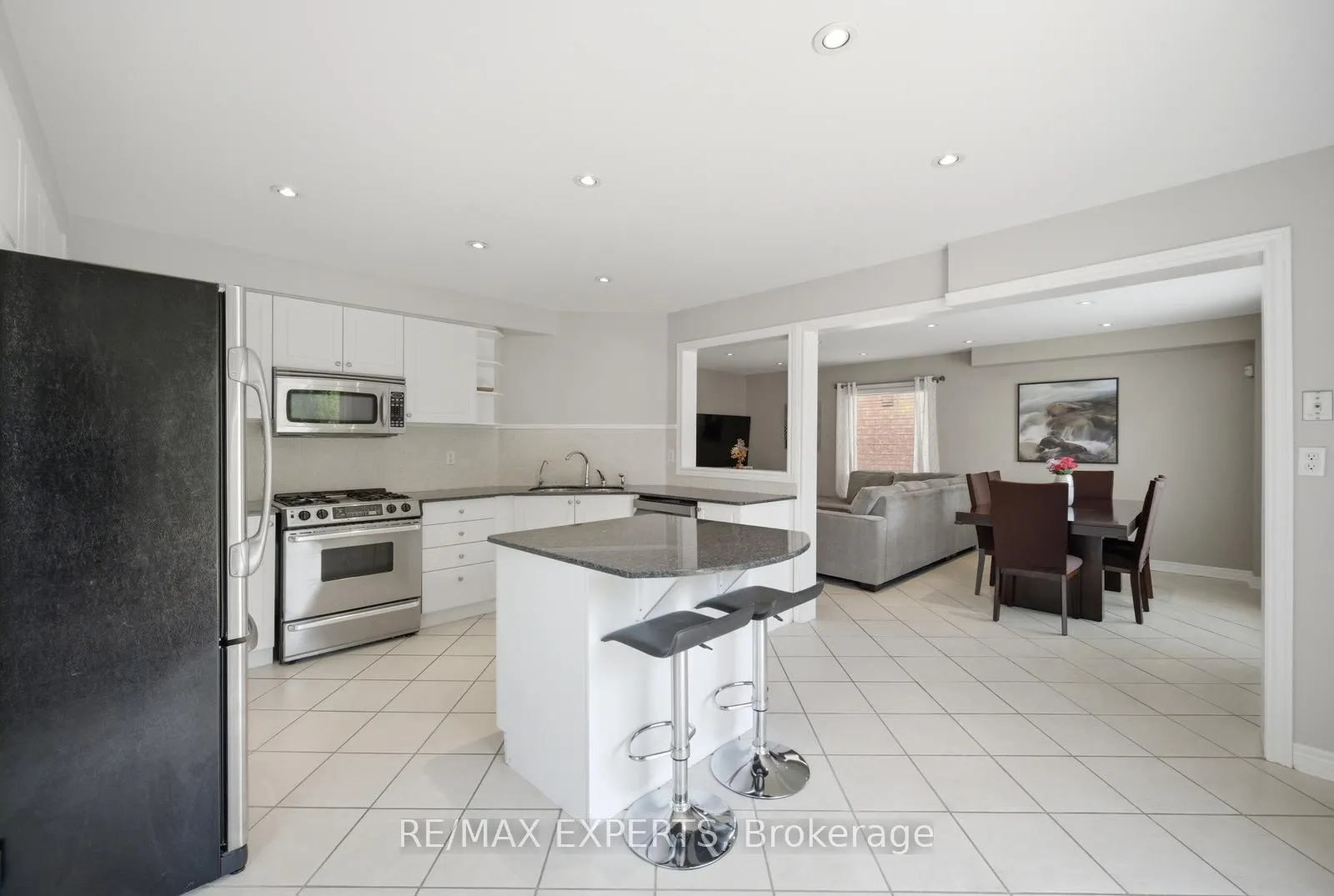 Photo 11 of 204 Montebello Avenue, Vaughan, Sonoma Heights — HOMEH
