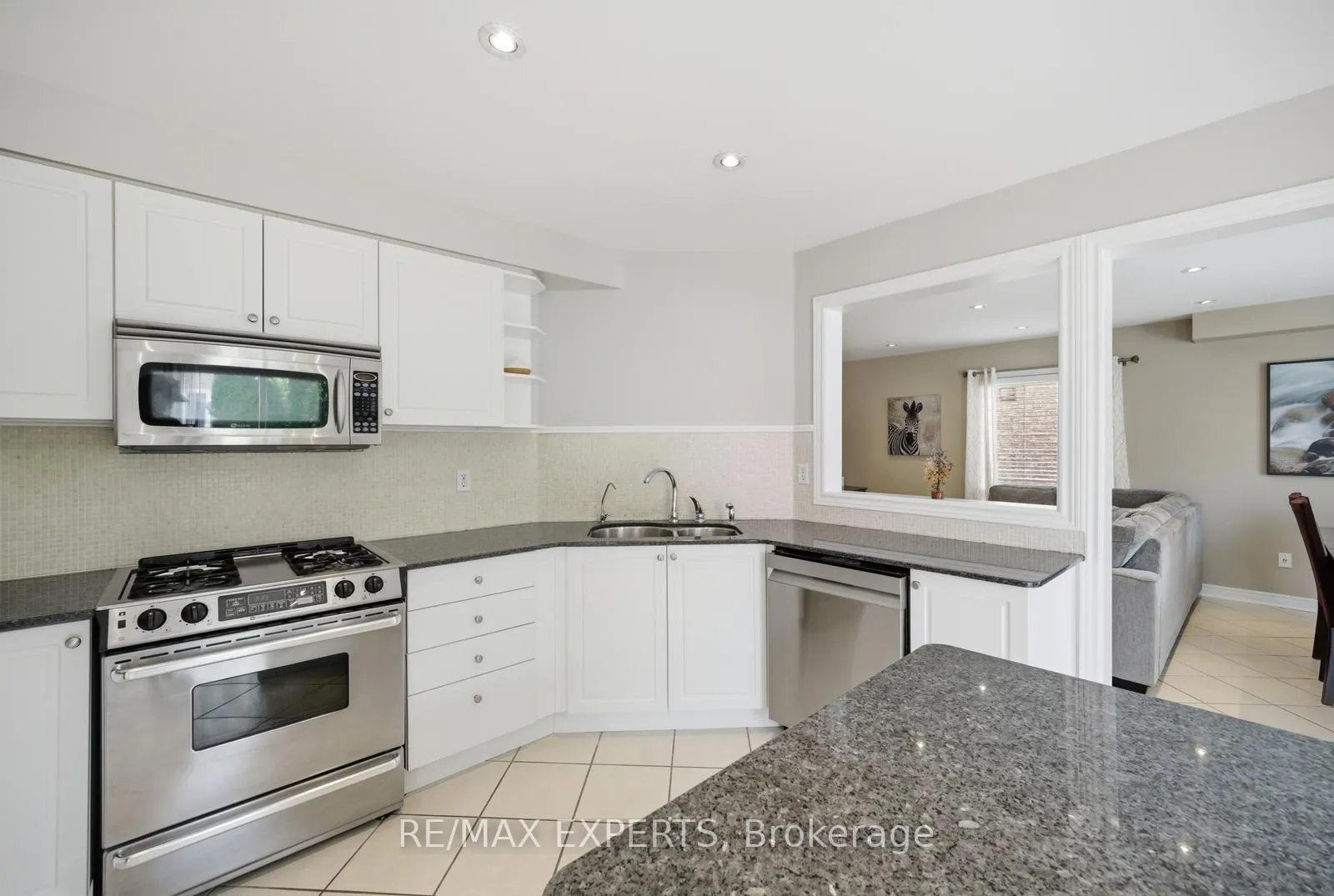 Photo 12 of 204 Montebello Avenue, Vaughan, Sonoma Heights — HOMEH