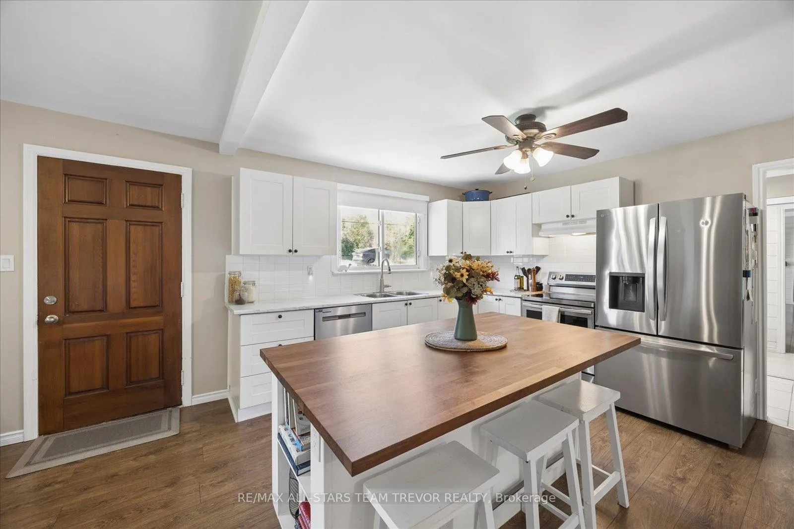 Photo 3 of 602 Simcoe Street, Brock, Beaverton — HOMEH