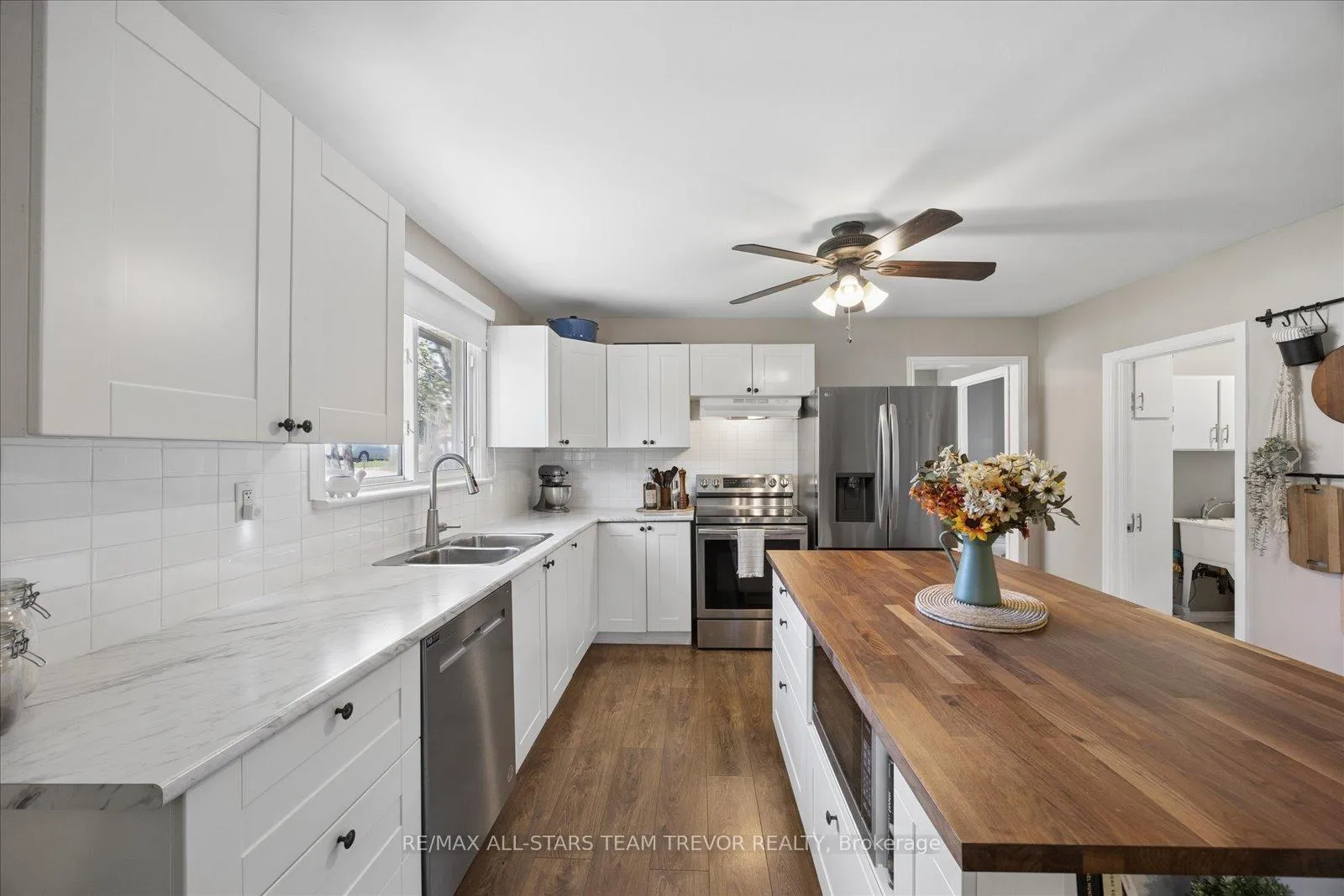 Photo 4 of 602 Simcoe Street, Brock, Beaverton — HOMEH