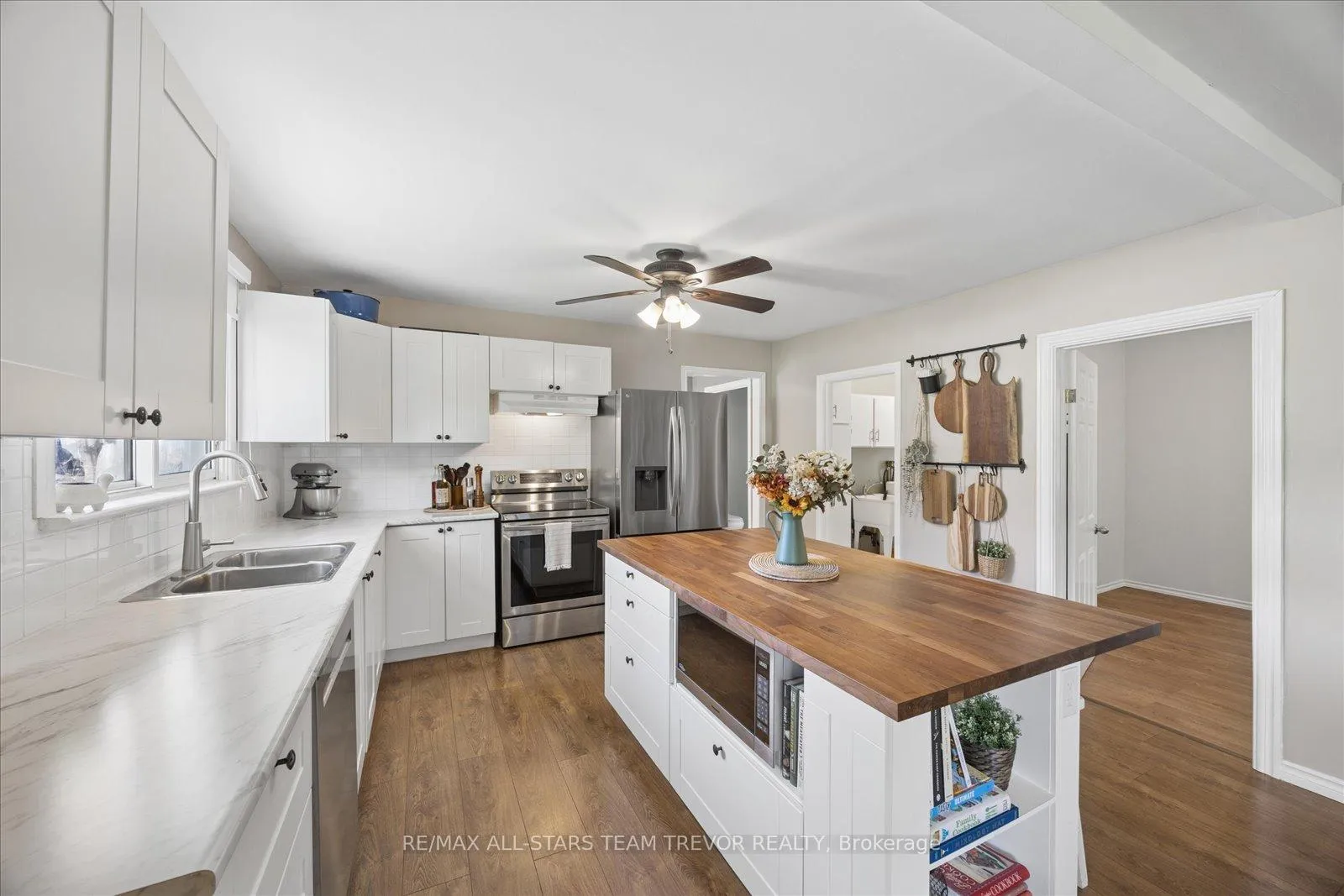 Photo 5 of 602 Simcoe Street, Brock, Beaverton — HOMEH