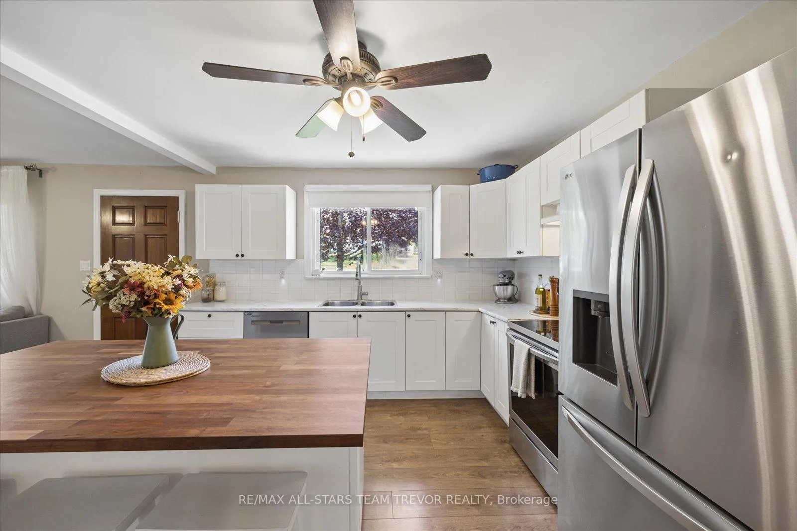 Photo 6 of 602 Simcoe Street, Brock, Beaverton — HOMEH