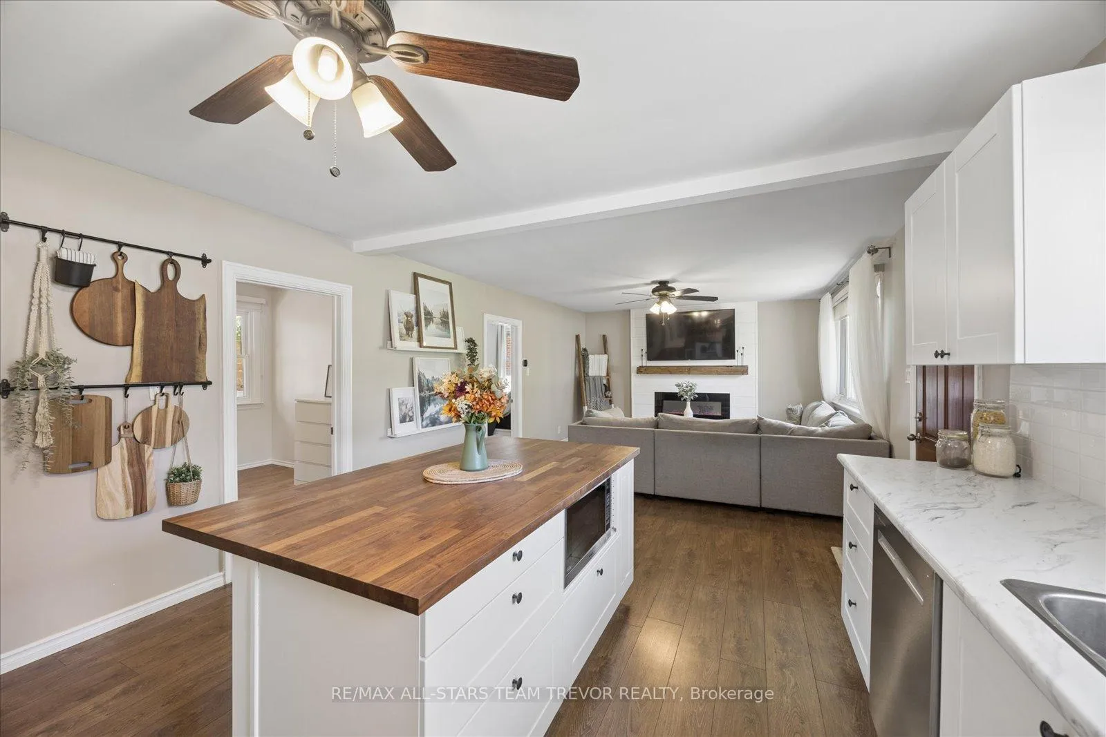 Photo 7 of 602 Simcoe Street, Brock, Beaverton — HOMEH