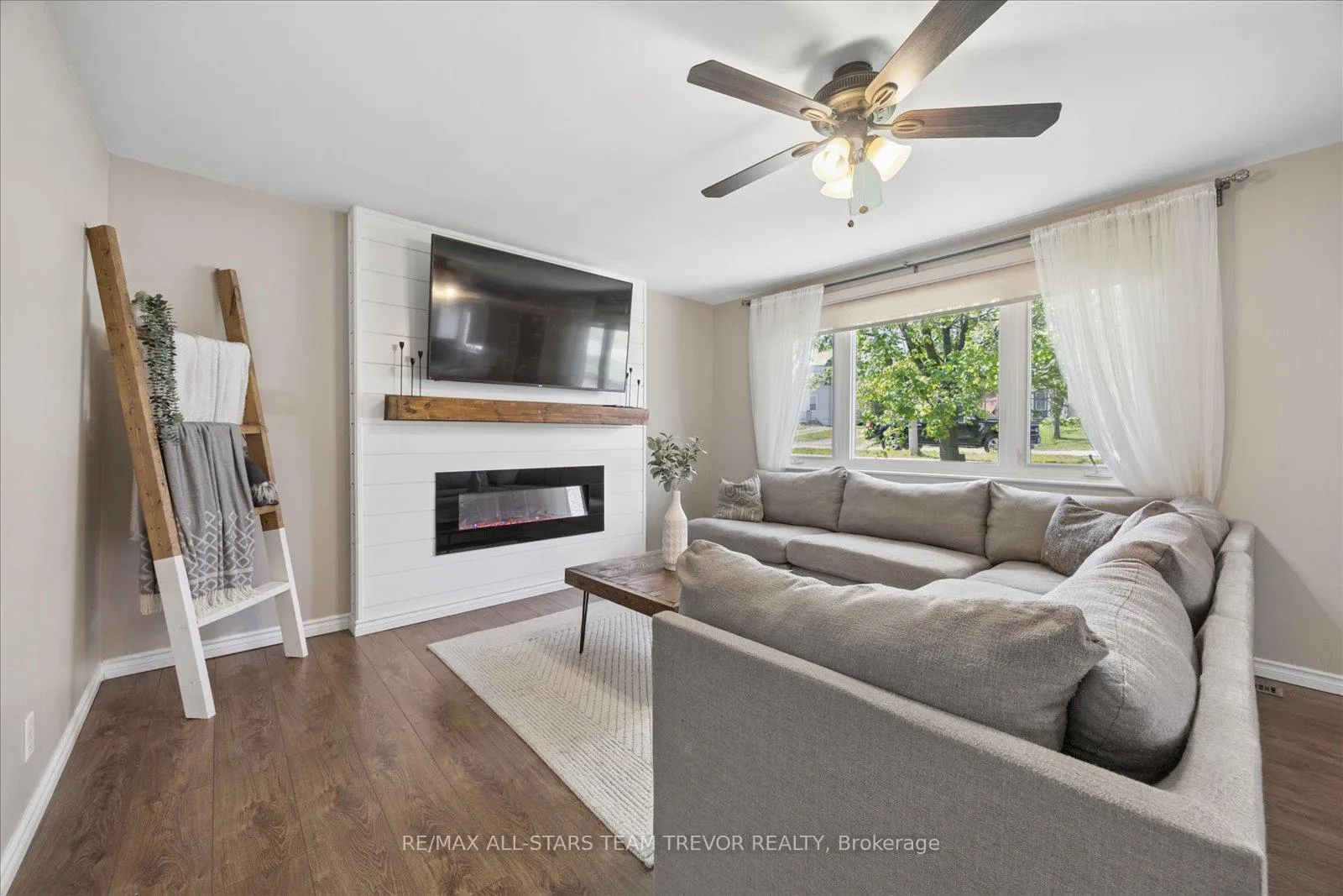 Photo 8 of 602 Simcoe Street, Brock, Beaverton — HOMEH